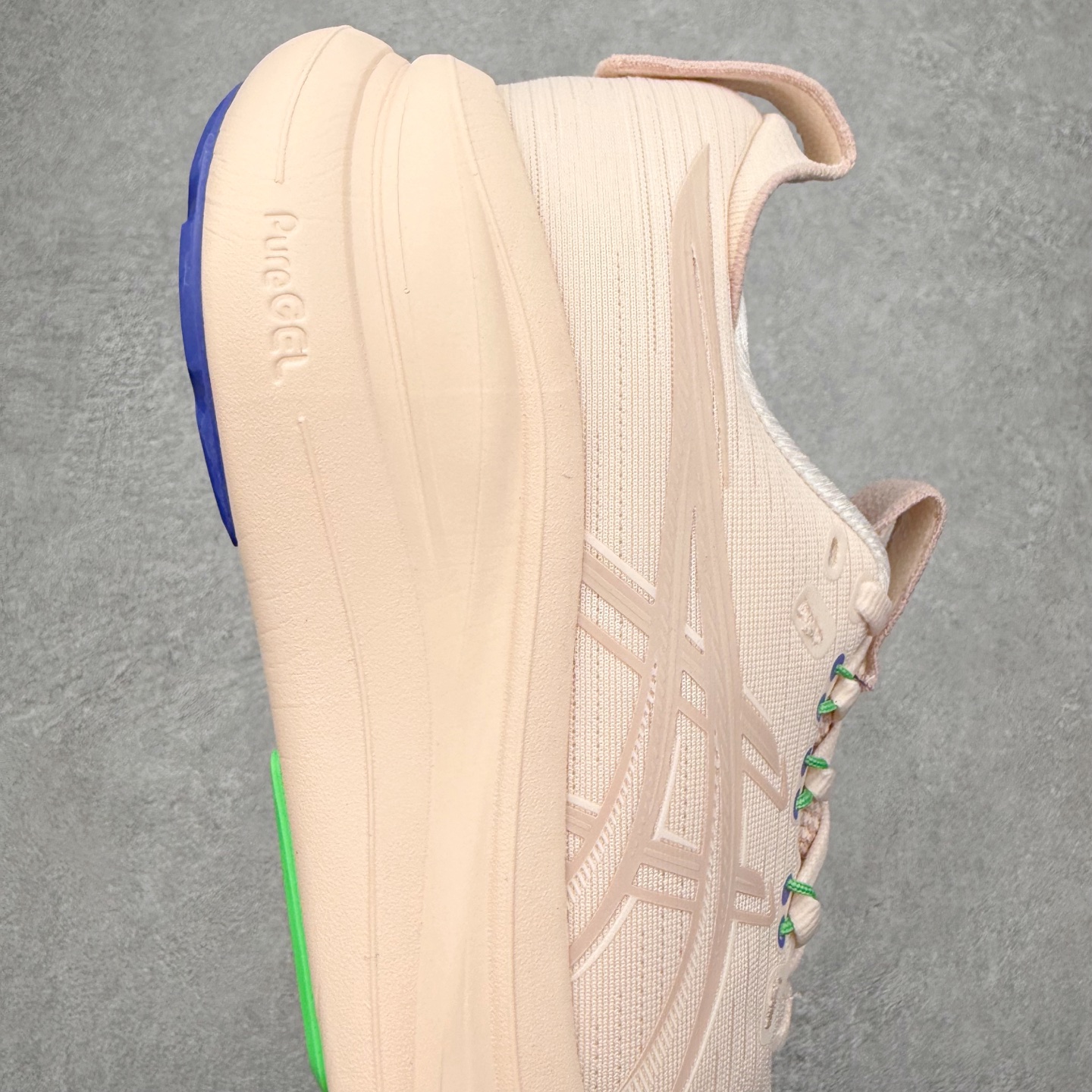 图片[6]-Asics GEL-Nimbus 28 亚瑟士缓震跑鞋 近年复古风潮的势头很旺 ASICS一直坚信保持身体的健康与活力是打造健康快乐的生活方式的最佳途径 ASICS为复古鞋型注入新设计 为玩家的街头穿搭提供了更多可能 GEL-NIMBUSTM9运动鞋最初是为中立和仰卧跑步者设计的长距离训练器 采用原始材料和关键细节重新设计 其Y2K时代的工业外观也被大胆的对比和色块所抵消 尺码：36 36.5 37.5 38 38.5 39 40 40.5 41.5 42 42.5 43.5 44 44.5 45-选品中心