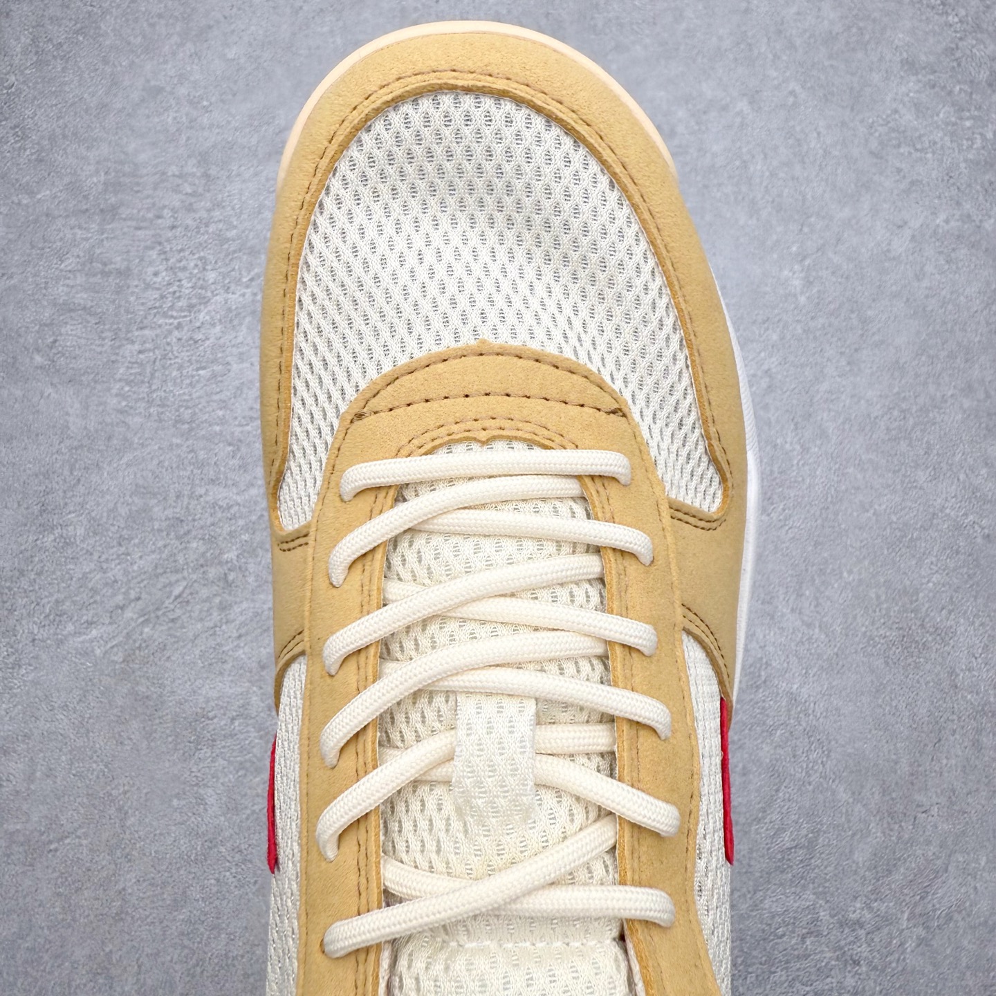 图片[4]-Tom Sachs x NK Craft Mars Yard 2.0 联名宇航员神游太空百搭休闲运动透气慢跑鞋 正确原厂钢印 正确中底针车工艺 原装配件原盒原标 原装进口鞋垫 进口乳胶#原档案私模大底打造 韩国大宇原厂网纱 台湾进口丝绒猪巴革材质饰片 中底外后侧带四杠竖纹原装鞋垫 泡棉乳胶缓震 全套完美原装配件及包装物 经过五年时间的等待 被视为神级球鞋之作的 Craft Mars Yard 终于以 2.0 的姿态回归 艺术家 Tom Sachs 在延续经典外观与配色组合的同时 将Craft Mars Yard 进行全面升级 以更加透气的涤纶经编针织网眼取代之前的特殊 Vectran 材质 并在鞋面上加入 X 型走线提高耐磨特性 而经过改良之后的 SFB 特种部队靴大底亦更加适合在城市环境着用 此外网面层和软木层的双内底设计更是为营造赤脚穿着体验特别优化 尺码：36 36.5 37.5 38 38.5 39 40 40.5 41 42 42.5 43 44 44.5 45-选品中心