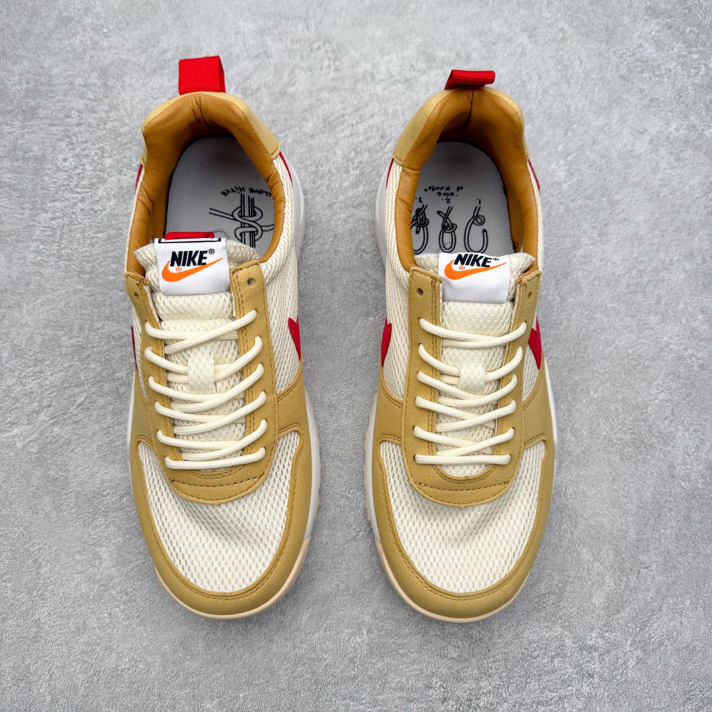 图片[2]-Tom Sachs x NK Craft Mars Yard 2.0 联名宇航员神游太空百搭休闲运动透气慢跑鞋 正确原厂钢印 正确中底针车工艺 原装配件原盒原标 原装进口鞋垫 进口乳胶#原档案私模大底打造 韩国大宇原厂网纱 台湾进口丝绒猪巴革材质饰片 中底外后侧带四杠竖纹原装鞋垫 泡棉乳胶缓震 全套完美原装配件及包装物 经过五年时间的等待 被视为神级球鞋之作的 Craft Mars Yard 终于以 2.0 的姿态回归 艺术家 Tom Sachs 在延续经典外观与配色组合的同时 将Craft Mars Yard 进行全面升级 以更加透气的涤纶经编针织网眼取代之前的特殊 Vectran 材质 并在鞋面上加入 X 型走线提高耐磨特性 而经过改良之后的 SFB 特种部队靴大底亦更加适合在城市环境着用 此外网面层和软木层的双内底设计更是为营造赤脚穿着体验特别优化 尺码：36 36.5 37.5 38 38.5 39 40 40.5 41 42 42.5 43 44 44.5 45-选品中心