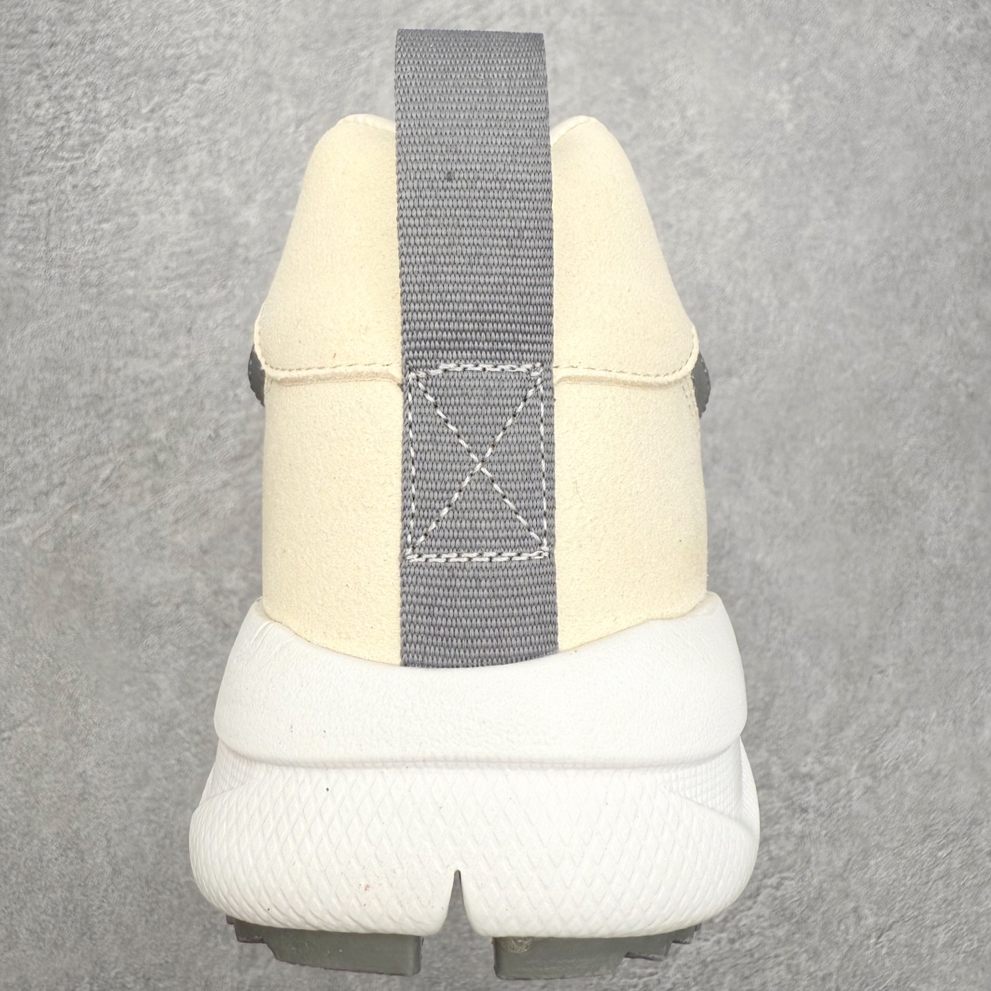 图片[8]-Tom Sachs x NK Craft Mars Yard 2.0 联名宇航员神游太空百搭休闲运动透气慢跑鞋 正确原厂钢印 正确中底针车工艺 原装配件原盒原标 原装进口鞋垫 进口乳胶#原档案私模大底打造 韩国大宇原厂网纱 台湾进口丝绒猪巴革材质饰片 中底外后侧带四杠竖纹原装鞋垫 泡棉乳胶缓震 全套完美原装配件及包装物 经过五年时间的等待 被视为神级球鞋之作的 Craft Mars Yard 终于以 2.0 的姿态回归 艺术家 Tom Sachs 在延续经典外观与配色组合的同时 将Craft Mars Yard 进行全面升级 以更加透气的涤纶经编针织网眼取代之前的特殊 Vectran 材质 并在鞋面上加入 X 型走线提高耐磨特性 而经过改良之后的 SFB 特种部队靴大底亦更加适合在城市环境着用 此外网面层和软木层的双内底设计更是为营造赤脚穿着体验特别优化 尺码：36 36.5 37.5 38 38.5 39 40 40.5 41 42 42.5 43 44 44.5 45-选品中心