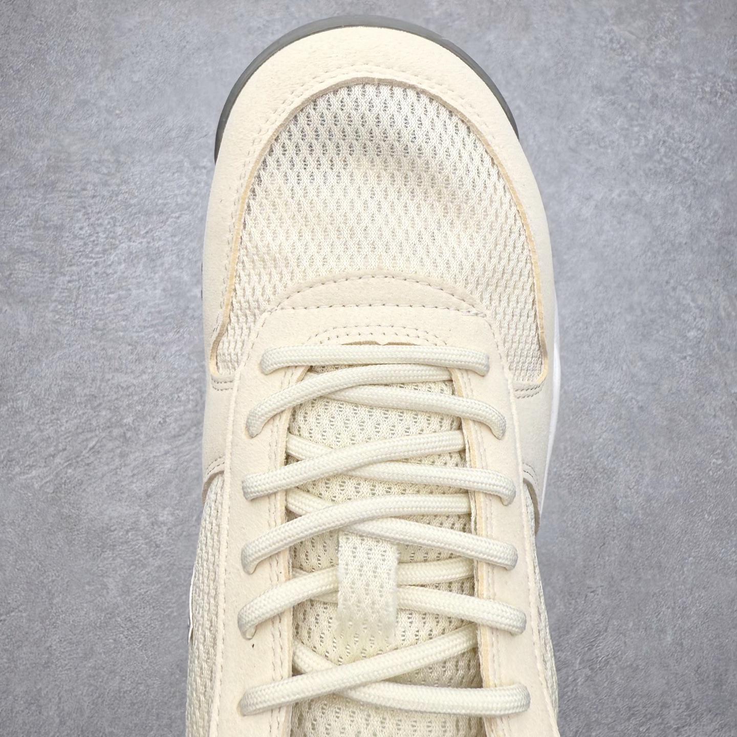 图片[4]-Tom Sachs x NK Craft Mars Yard 2.0 联名宇航员神游太空百搭休闲运动透气慢跑鞋 正确原厂钢印 正确中底针车工艺 原装配件原盒原标 原装进口鞋垫 进口乳胶#原档案私模大底打造 韩国大宇原厂网纱 台湾进口丝绒猪巴革材质饰片 中底外后侧带四杠竖纹原装鞋垫 泡棉乳胶缓震 全套完美原装配件及包装物 经过五年时间的等待 被视为神级球鞋之作的 Craft Mars Yard 终于以 2.0 的姿态回归 艺术家 Tom Sachs 在延续经典外观与配色组合的同时 将Craft Mars Yard 进行全面升级 以更加透气的涤纶经编针织网眼取代之前的特殊 Vectran 材质 并在鞋面上加入 X 型走线提高耐磨特性 而经过改良之后的 SFB 特种部队靴大底亦更加适合在城市环境着用 此外网面层和软木层的双内底设计更是为营造赤脚穿着体验特别优化 尺码：36 36.5 37.5 38 38.5 39 40 40.5 41 42 42.5 43 44 44.5 45-选品中心