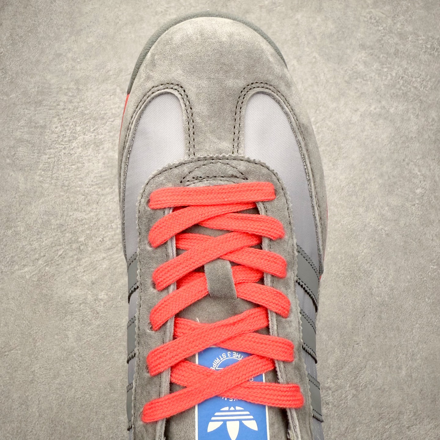 图片[4]-＃福利特价 AD Wmns SL72 OG 系列德训足球风百搭低帮休闲运动板鞋 采用高弹EVA+MODEL+RB三层组合底 区别市面RB一体大底 三层组合鞋底重量与原鞋一致 Originals 将有「T 头鞋」造型的诞生于 1972 年的 SL72 鞋款复刻带回 各位买鞋又有新选择了 1972 年 SL72 问世后 引领了后来阿迪达斯的跑鞋发展方向 其中「SL」代表了 Super Light 彰显了产品轻便的特性 1972 年 SL72 问世后 引领了后来阿迪达斯的跑鞋发展方向 其中「SL」代表了 Super Light 彰显了产品轻便的特性 这次 Originals 延续其轻质经典的基因 带来男女两款 SL72 男生款带来 SL72 RS 鞋型 RS 意为 Reshaped（重塑）鞋款在保留了经典的外观基础上 在尼龙材质里增加了填充物 使鞋型更加挺立和饱满 鞋头则更加圆润 鞋底的 EVA 材质则增加了鞋款的高度 女生款则带来 SL72 OG W 鞋型 OG 顾名思义则是致敬经典款式 相较于 RS（Reshaped）鞋款 鞋身更加纤细 其整体鞋身轮廓、线条、细节、材质上尊崇 70 年代 SL72 的设计 还原经典味道 尺码：36 36⅔ 37⅓ 38 38⅔ 39⅓ 40 40⅔ 41⅓ 42 42⅔ 43⅓ 44 44⅔ 45-选品中心