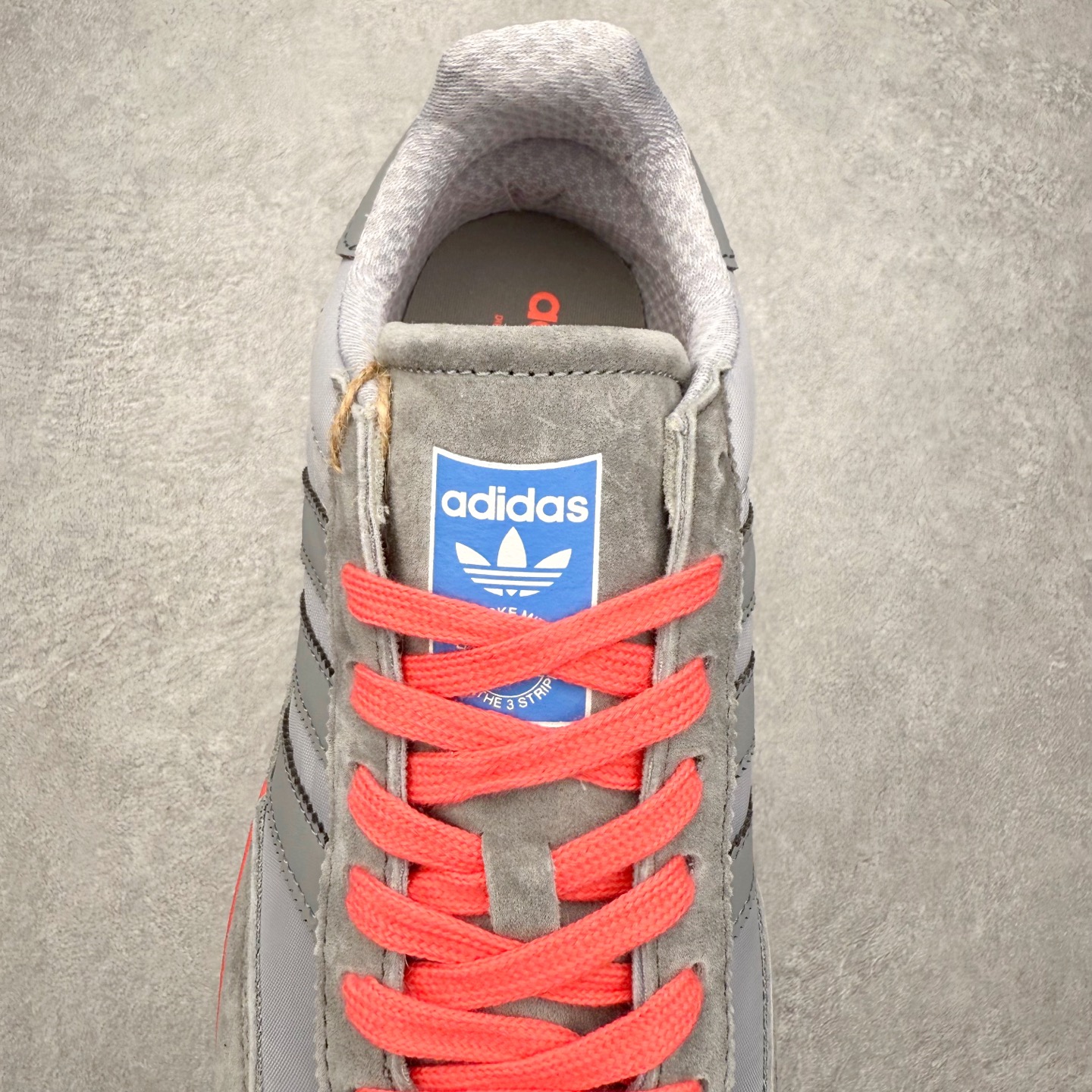 图片[5]-＃福利特价 AD Wmns SL72 OG 系列德训足球风百搭低帮休闲运动板鞋 采用高弹EVA+MODEL+RB三层组合底 区别市面RB一体大底 三层组合鞋底重量与原鞋一致 Originals 将有「T 头鞋」造型的诞生于 1972 年的 SL72 鞋款复刻带回 各位买鞋又有新选择了 1972 年 SL72 问世后 引领了后来阿迪达斯的跑鞋发展方向 其中「SL」代表了 Super Light 彰显了产品轻便的特性 1972 年 SL72 问世后 引领了后来阿迪达斯的跑鞋发展方向 其中「SL」代表了 Super Light 彰显了产品轻便的特性 这次 Originals 延续其轻质经典的基因 带来男女两款 SL72 男生款带来 SL72 RS 鞋型 RS 意为 Reshaped（重塑）鞋款在保留了经典的外观基础上 在尼龙材质里增加了填充物 使鞋型更加挺立和饱满 鞋头则更加圆润 鞋底的 EVA 材质则增加了鞋款的高度 女生款则带来 SL72 OG W 鞋型 OG 顾名思义则是致敬经典款式 相较于 RS（Reshaped）鞋款 鞋身更加纤细 其整体鞋身轮廓、线条、细节、材质上尊崇 70 年代 SL72 的设计 还原经典味道 尺码：36 36⅔ 37⅓ 38 38⅔ 39⅓ 40 40⅔ 41⅓ 42 42⅔ 43⅓ 44 44⅔ 45-选品中心