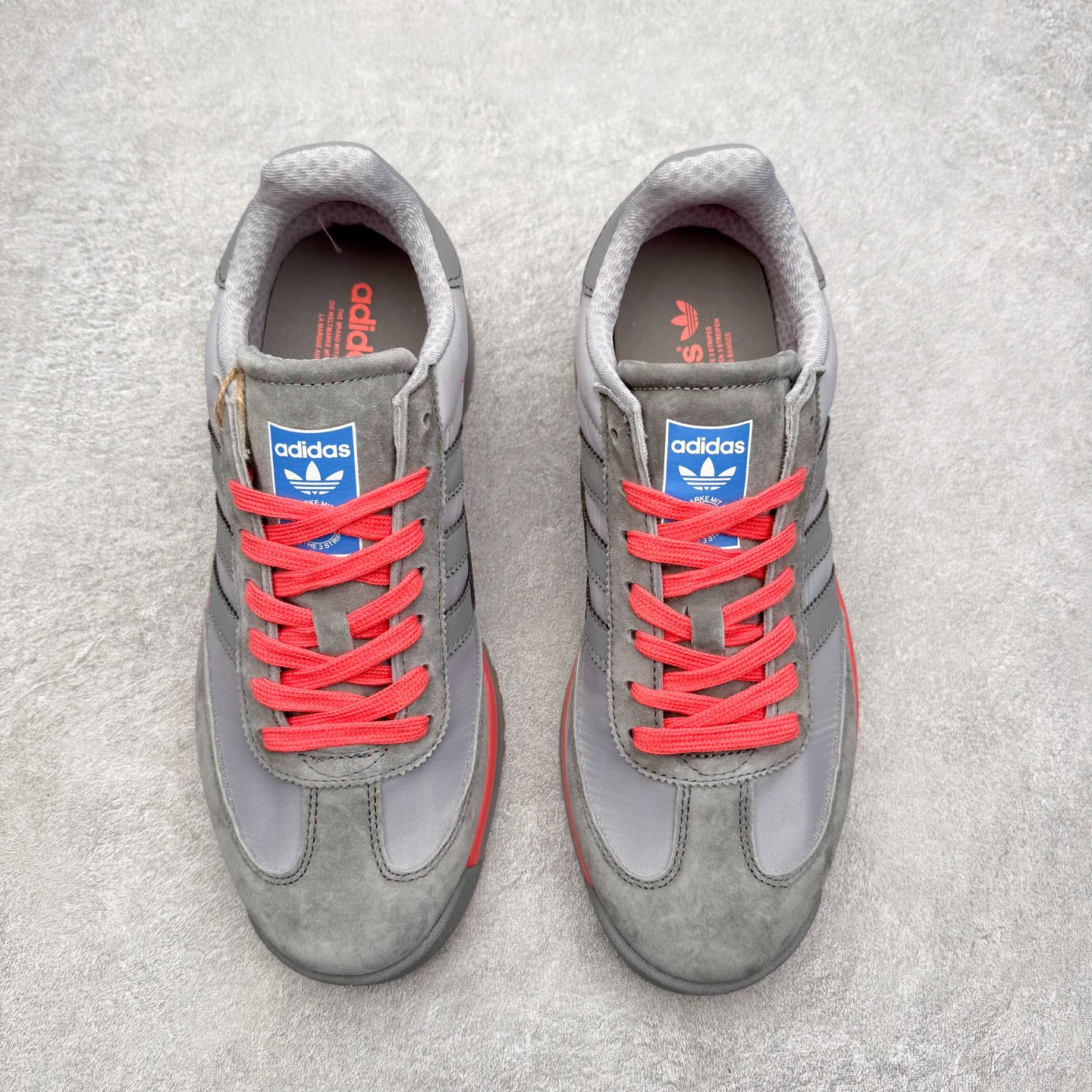 图片[2]-＃福利特价 AD Wmns SL72 OG 系列德训足球风百搭低帮休闲运动板鞋 采用高弹EVA+MODEL+RB三层组合底 区别市面RB一体大底 三层组合鞋底重量与原鞋一致 Originals 将有「T 头鞋」造型的诞生于 1972 年的 SL72 鞋款复刻带回 各位买鞋又有新选择了 1972 年 SL72 问世后 引领了后来阿迪达斯的跑鞋发展方向 其中「SL」代表了 Super Light 彰显了产品轻便的特性 1972 年 SL72 问世后 引领了后来阿迪达斯的跑鞋发展方向 其中「SL」代表了 Super Light 彰显了产品轻便的特性 这次 Originals 延续其轻质经典的基因 带来男女两款 SL72 男生款带来 SL72 RS 鞋型 RS 意为 Reshaped（重塑）鞋款在保留了经典的外观基础上 在尼龙材质里增加了填充物 使鞋型更加挺立和饱满 鞋头则更加圆润 鞋底的 EVA 材质则增加了鞋款的高度 女生款则带来 SL72 OG W 鞋型 OG 顾名思义则是致敬经典款式 相较于 RS（Reshaped）鞋款 鞋身更加纤细 其整体鞋身轮廓、线条、细节、材质上尊崇 70 年代 SL72 的设计 还原经典味道 尺码：36 36⅔ 37⅓ 38 38⅔ 39⅓ 40 40⅔ 41⅓ 42 42⅔ 43⅓ 44 44⅔ 45-选品中心