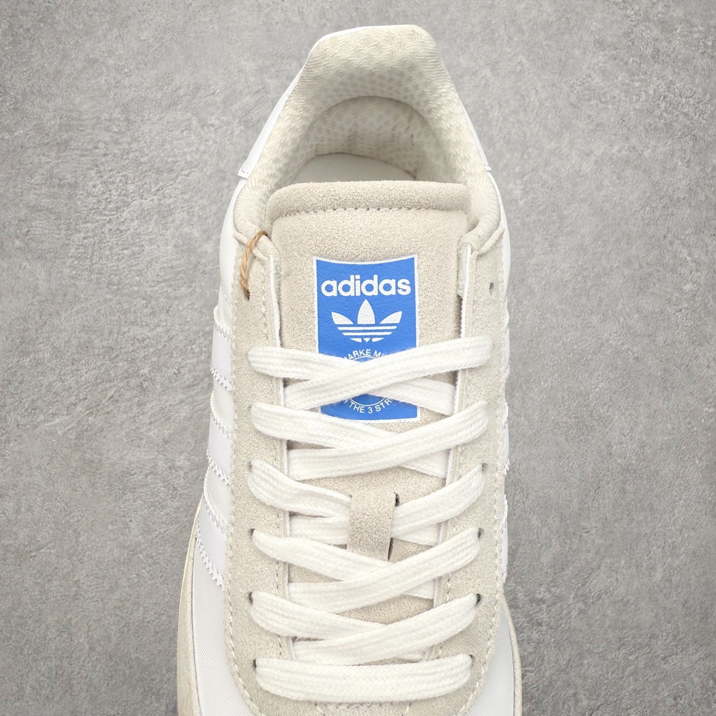 图片[5]-＃福利特价 AD Wmns SL72 OG 系列德训足球风百搭低帮休闲运动板鞋 采用高弹EVA+MODEL+RB三层组合底 区别市面RB一体大底 三层组合鞋底重量与原鞋一致 Originals 将有「T 头鞋」造型的诞生于 1972 年的 SL72 鞋款复刻带回 各位买鞋又有新选择了 1972 年 SL72 问世后 引领了后来阿迪达斯的跑鞋发展方向 其中「SL」代表了 Super Light 彰显了产品轻便的特性 1972 年 SL72 问世后 引领了后来阿迪达斯的跑鞋发展方向 其中「SL」代表了 Super Light 彰显了产品轻便的特性 这次 Originals 延续其轻质经典的基因 带来男女两款 SL72 男生款带来 SL72 RS 鞋型 RS 意为 Reshaped（重塑）鞋款在保留了经典的外观基础上 在尼龙材质里增加了填充物 使鞋型更加挺立和饱满 鞋头则更加圆润 鞋底的 EVA 材质则增加了鞋款的高度 女生款则带来 SL72 OG W 鞋型 OG 顾名思义则是致敬经典款式 相较于 RS（Reshaped）鞋款 鞋身更加纤细 其整体鞋身轮廓、线条、细节、材质上尊崇 70 年代 SL72 的设计 还原经典味道 尺码：36 36⅔ 37⅓ 38 38⅔ 39⅓ 40 40⅔ 41⅓ 42 42⅔ 43⅓ 44 44⅔ 45-选品中心