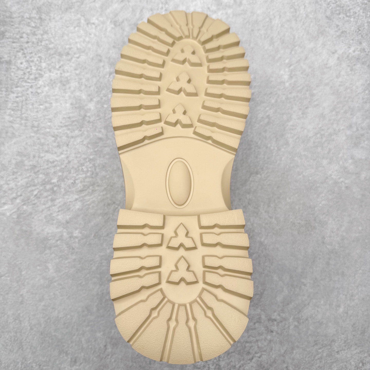 图片[9]-＃福利特价 UGG Tasman Weather Hybrid 塔斯曼混合系列户外中帮休闲马丁靴雪地靴UGG秋冬新品 秋冬必备（内里加绒保暖🔥）时尚休闲马丁靴雪地靴系列 代购专供品质 面料采用进口头层牛皮材质 鞋内里采用🔥毛茸一体内里保暖锁热。外置防滑橡胶大底 系带设计 穿脱十分方便 采用TPU模压定型真皮鞋面材质#科技外底防滑,耐磨性和良好的弹性！尺码：39-44-选品中心