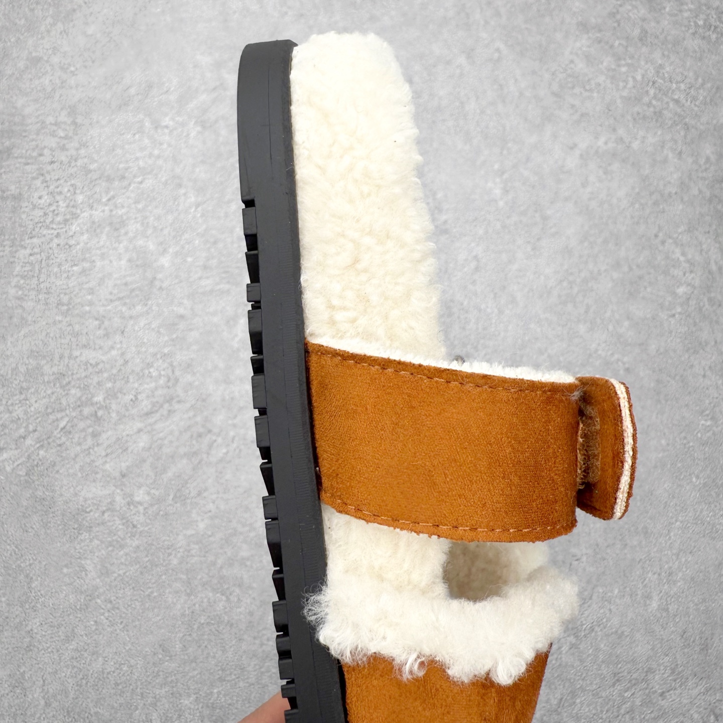 图片[6]-爱马仕经典爆款二舅羊毛拖火爆来袭 小红书爆款 秋冬穿搭必单品居家 出街百搭时尚超洋气配色极其丰富多彩 行走的托斯卡纳风 TPR防滑大底超轻盈 上脚超舒适无束缚感 尺码：35 36 37 38 39 40-选品中心