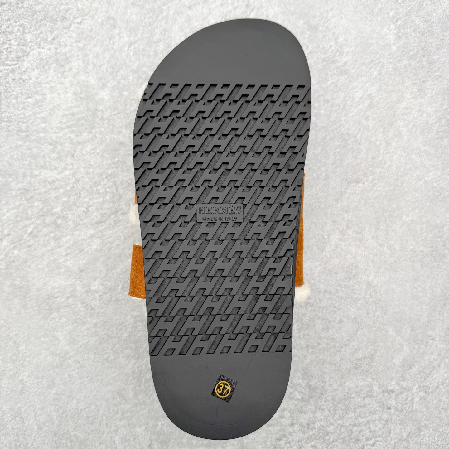 图片[9]-爱马仕经典爆款二舅羊毛拖火爆来袭 小红书爆款 秋冬穿搭必单品居家 出街百搭时尚超洋气配色极其丰富多彩 行走的托斯卡纳风 TPR防滑大底超轻盈 上脚超舒适无束缚感 尺码：35 36 37 38 39 40-选品中心