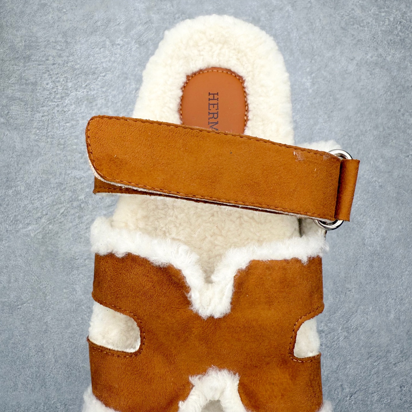 图片[5]-爱马仕经典爆款二舅羊毛拖火爆来袭 小红书爆款 秋冬穿搭必单品居家 出街百搭时尚超洋气配色极其丰富多彩 行走的托斯卡纳风 TPR防滑大底超轻盈 上脚超舒适无束缚感 尺码：35 36 37 38 39 40-选品中心