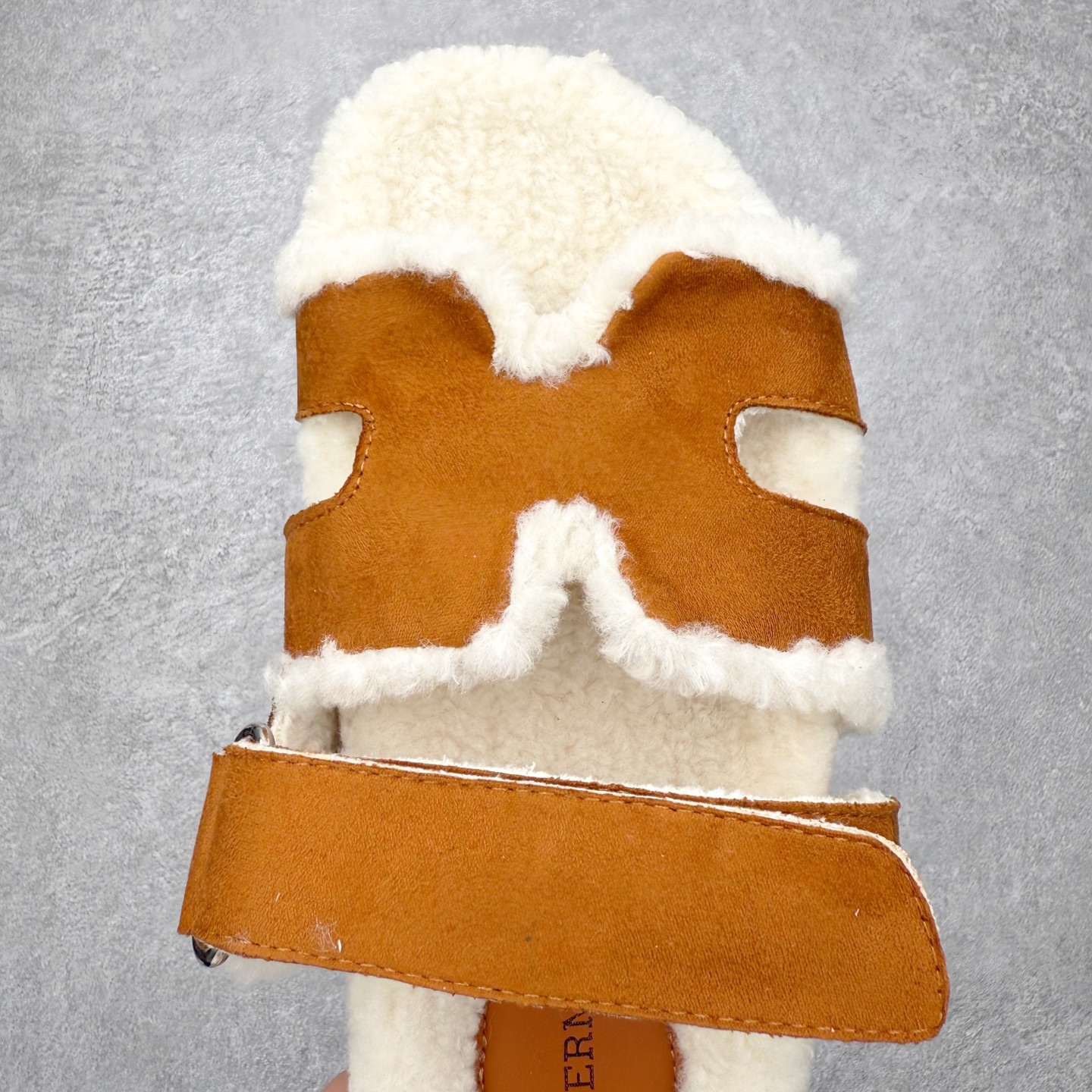 图片[4]-爱马仕经典爆款二舅羊毛拖火爆来袭 小红书爆款 秋冬穿搭必单品居家 出街百搭时尚超洋气配色极其丰富多彩 行走的托斯卡纳风 TPR防滑大底超轻盈 上脚超舒适无束缚感 尺码：35 36 37 38 39 40-选品中心