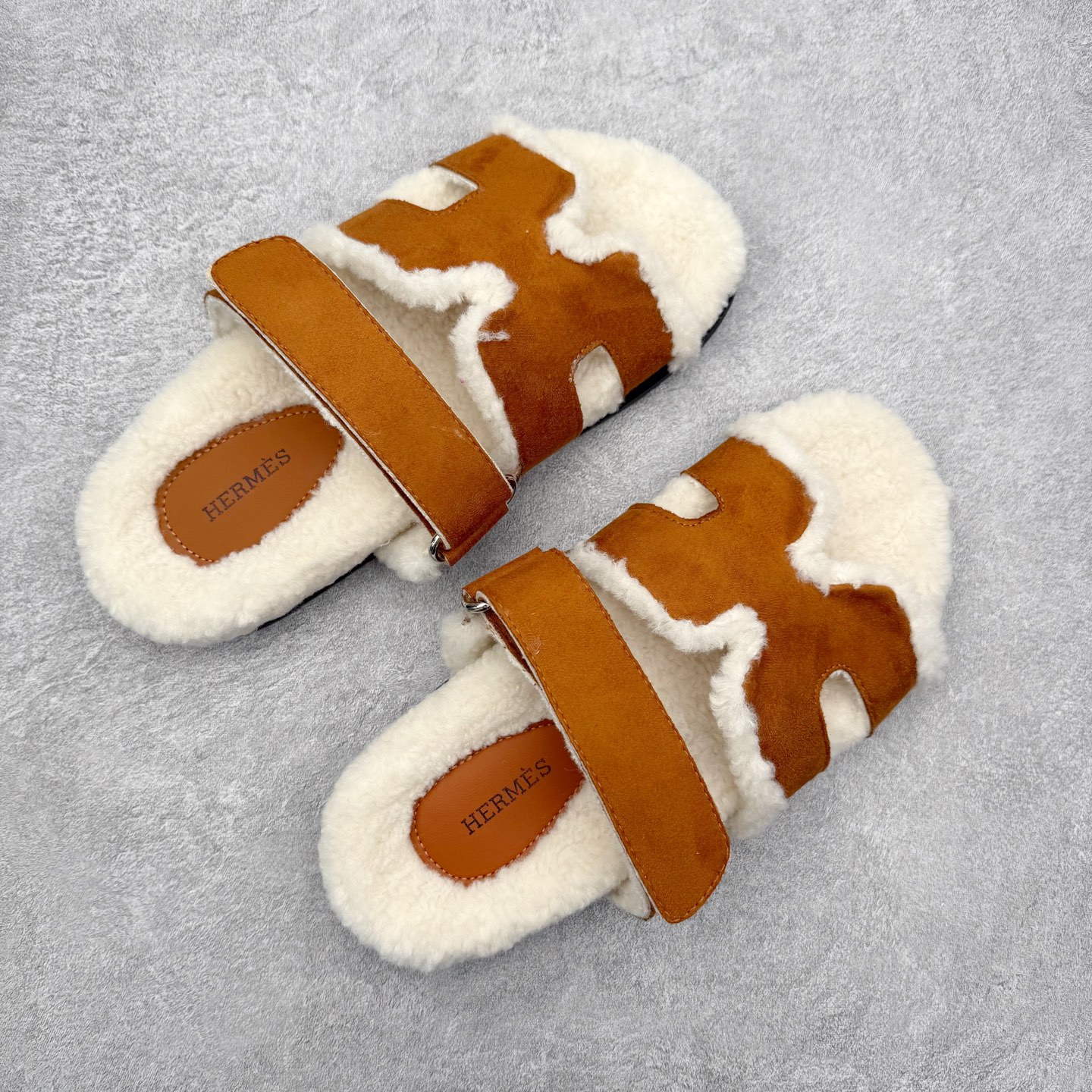 图片[3]-爱马仕经典爆款二舅羊毛拖火爆来袭 小红书爆款 秋冬穿搭必单品居家 出街百搭时尚超洋气配色极其丰富多彩 行走的托斯卡纳风 TPR防滑大底超轻盈 上脚超舒适无束缚感 尺码：35 36 37 38 39 40-选品中心