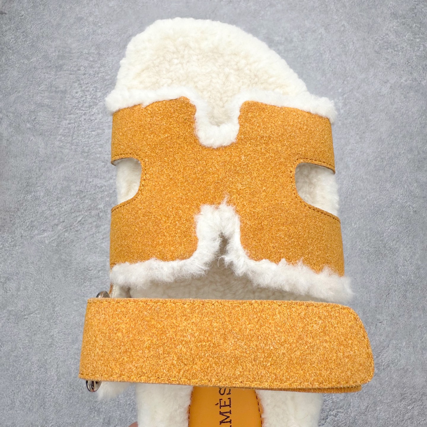 图片[4]-爱马仕经典爆款二舅羊毛拖火爆来袭 小红书爆款 秋冬穿搭必单品居家 出街百搭时尚超洋气配色极其丰富多彩 行走的托斯卡纳风 TPR防滑大底超轻盈 上脚超舒适无束缚感 尺码：35 36 37 38 39 40-选品中心