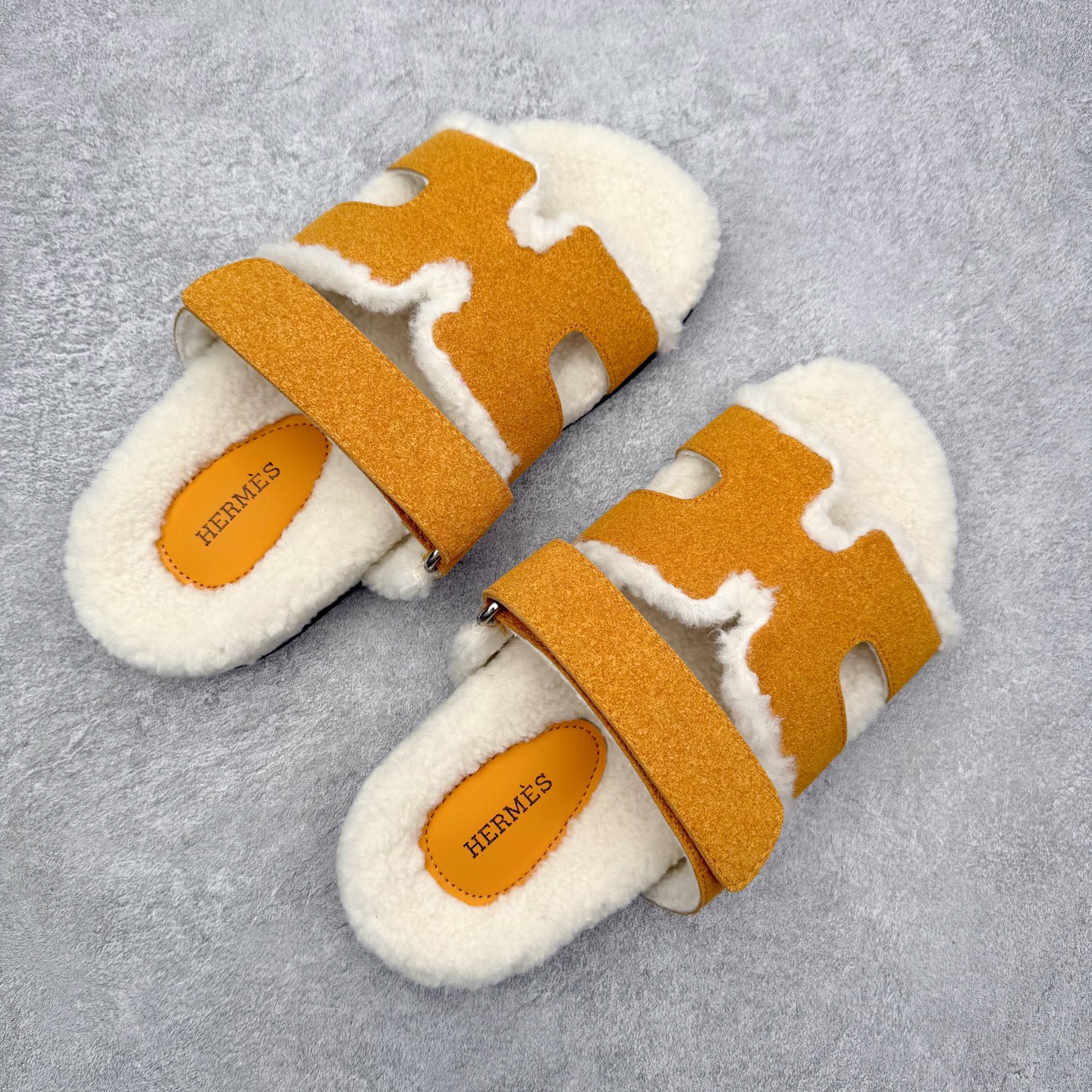 图片[3]-爱马仕经典爆款二舅羊毛拖火爆来袭 小红书爆款 秋冬穿搭必单品居家 出街百搭时尚超洋气配色极其丰富多彩 行走的托斯卡纳风 TPR防滑大底超轻盈 上脚超舒适无束缚感 尺码：35 36 37 38 39 40-选品中心