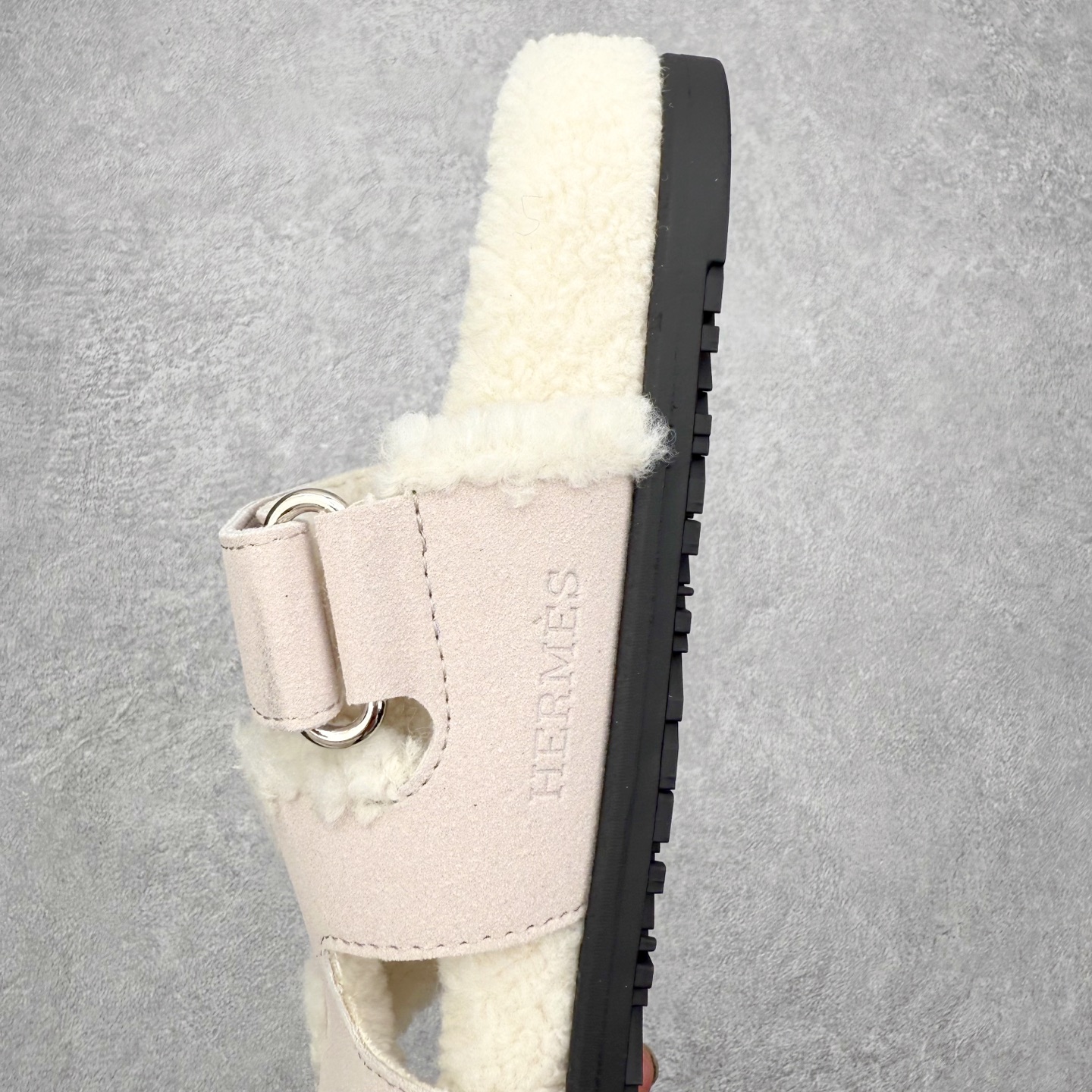 图片[7]-爱马仕经典爆款二舅羊毛拖火爆来袭 小红书爆款 秋冬穿搭必单品居家 出街百搭时尚超洋气配色极其丰富多彩 行走的托斯卡纳风 TPR防滑大底超轻盈 上脚超舒适无束缚感 尺码：35 36 37 38 39 40-选品中心