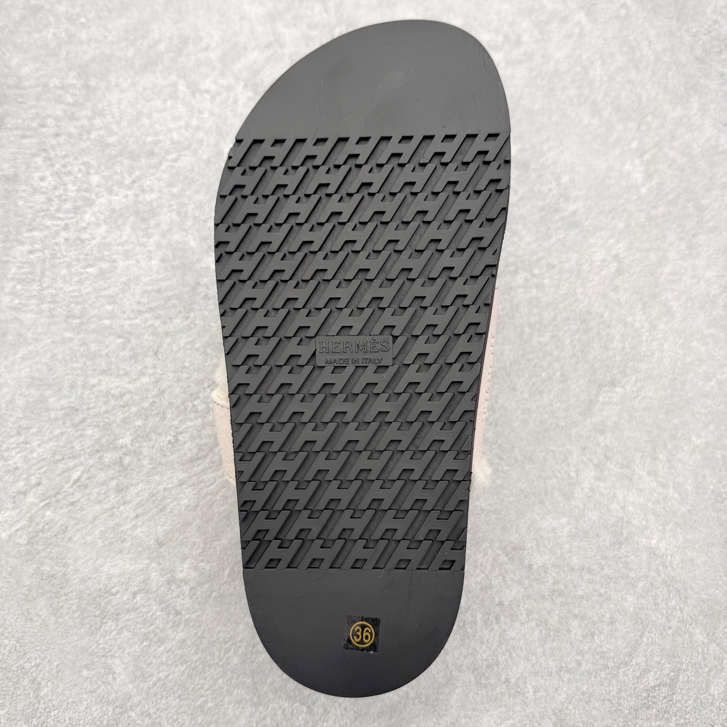 图片[9]-爱马仕经典爆款二舅羊毛拖火爆来袭 小红书爆款 秋冬穿搭必单品居家 出街百搭时尚超洋气配色极其丰富多彩 行走的托斯卡纳风 TPR防滑大底超轻盈 上脚超舒适无束缚感 尺码：35 36 37 38 39 40-选品中心