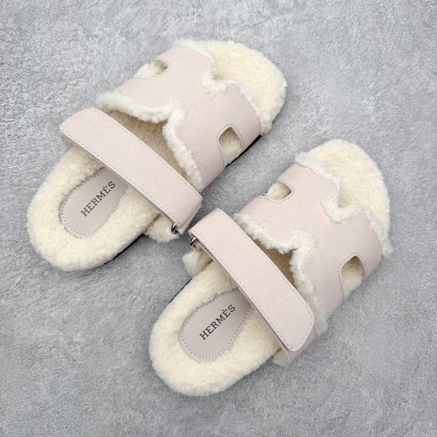 图片[3]-爱马仕经典爆款二舅羊毛拖火爆来袭 小红书爆款 秋冬穿搭必单品居家 出街百搭时尚超洋气配色极其丰富多彩 行走的托斯卡纳风 TPR防滑大底超轻盈 上脚超舒适无束缚感 尺码：35 36 37 38 39 40-选品中心