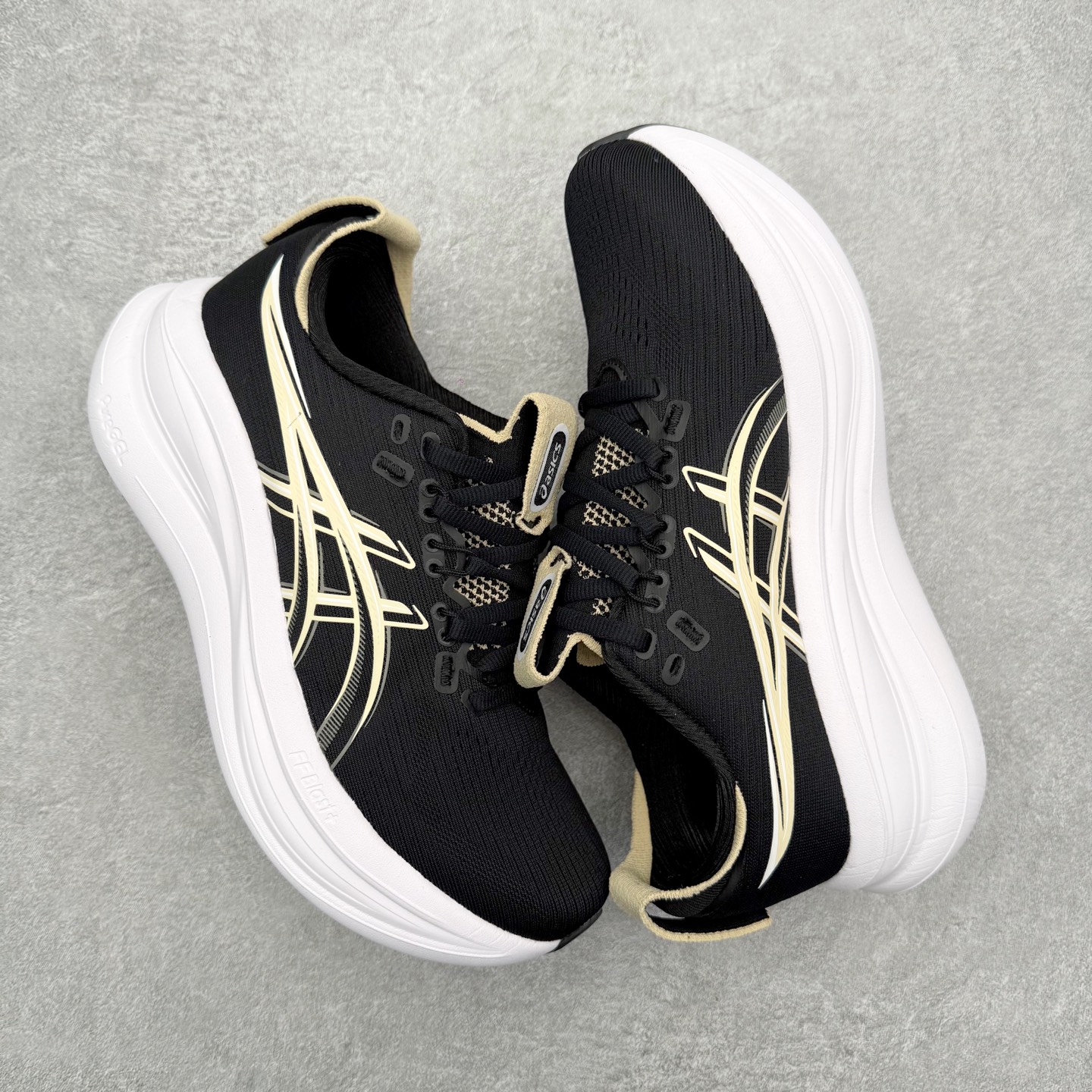 图片[3]-Asics GEL-Nimbus 28 亚瑟士缓震跑鞋 近年复古风潮的势头很旺 ASICS一直坚信保持身体的健康与活力是打造健康快乐的生活方式的最佳途径 ASICS为复古鞋型注入新设计 为玩家的街头穿搭提供了更多可能 GEL-NIMBUSTM9运动鞋最初是为中立和仰卧跑步者设计的长距离训练器 采用原始材料和关键细节重新设计 其Y2K时代的工业外观也被大胆的对比和色块所抵消 尺码：36 36.5 37.5 38 38.5 39 40 40.5 41.5 42 42.5 43.5 44 44.5 45-选品中心