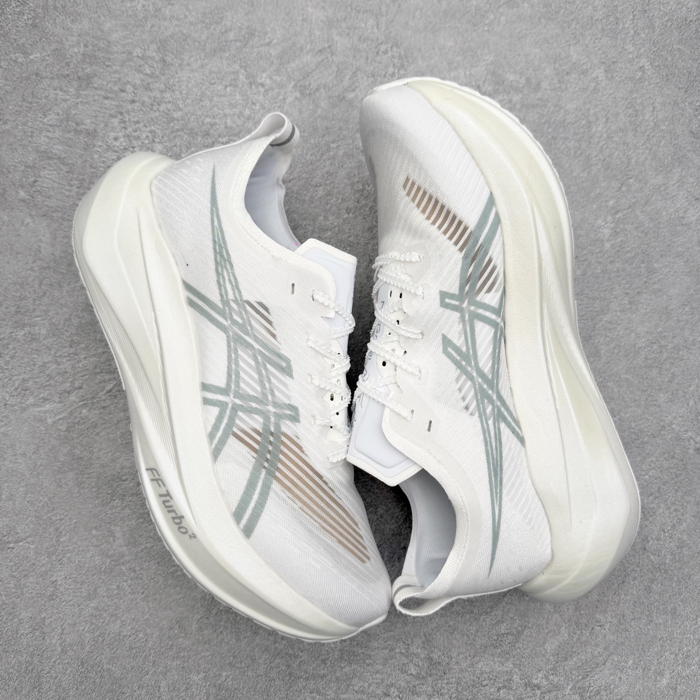 图片[3]-ASICS MEGABLAST MEGABLAST 亚瑟士经典百搭跑步鞋 近年复古风潮的势头很旺 ASICS一直坚信保持身体的健康与活力是打造健康快乐的生活方式的最佳途径 ASICS为复古鞋型注入新设计 为玩家的街头穿搭提供了更多可能 GEL-NIMBUSTM9运动鞋最初是为中立和仰卧跑步者设计的长距离训练器 采用原始材料和关键细节重新设计 其Y2K时代的工业外观也被大胆的对比和色块所抵消 尺码：36 36.5 37.5 38 38.5 39 40 40.5 41.5 42 42.5 43.5 44 44.5 45-选品中心