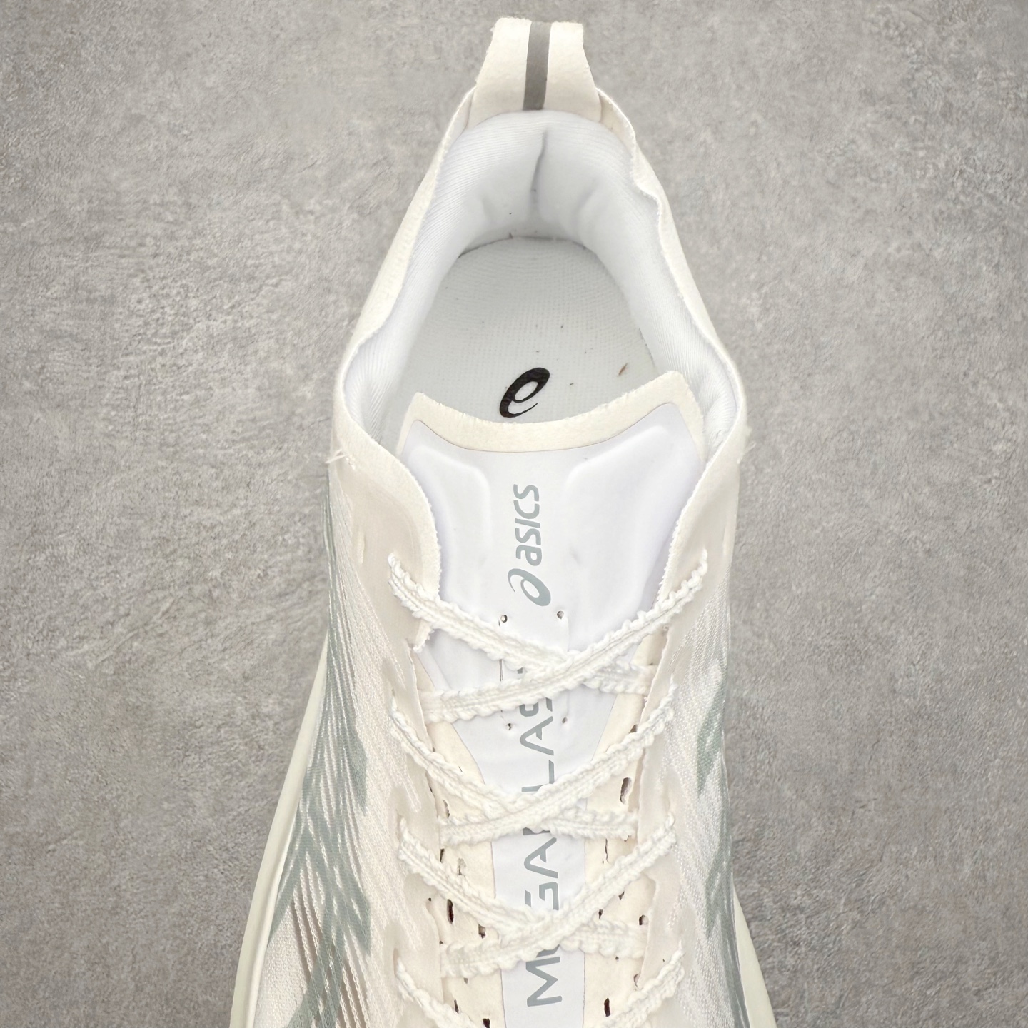 图片[5]-ASICS MEGABLAST MEGABLAST 亚瑟士经典百搭跑步鞋 近年复古风潮的势头很旺 ASICS一直坚信保持身体的健康与活力是打造健康快乐的生活方式的最佳途径 ASICS为复古鞋型注入新设计 为玩家的街头穿搭提供了更多可能 GEL-NIMBUSTM9运动鞋最初是为中立和仰卧跑步者设计的长距离训练器 采用原始材料和关键细节重新设计 其Y2K时代的工业外观也被大胆的对比和色块所抵消 尺码：36 36.5 37.5 38 38.5 39 40 40.5 41.5 42 42.5 43.5 44 44.5 45-选品中心