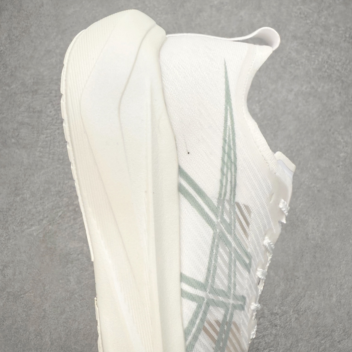 图片[6]-ASICS MEGABLAST MEGABLAST 亚瑟士经典百搭跑步鞋 近年复古风潮的势头很旺 ASICS一直坚信保持身体的健康与活力是打造健康快乐的生活方式的最佳途径 ASICS为复古鞋型注入新设计 为玩家的街头穿搭提供了更多可能 GEL-NIMBUSTM9运动鞋最初是为中立和仰卧跑步者设计的长距离训练器 采用原始材料和关键细节重新设计 其Y2K时代的工业外观也被大胆的对比和色块所抵消 尺码：36 36.5 37.5 38 38.5 39 40 40.5 41.5 42 42.5 43.5 44 44.5 45-选品中心