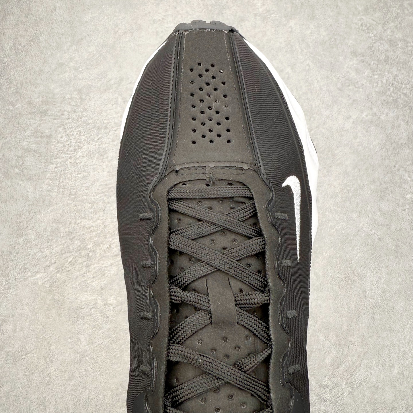 图片[4]-HYEIN SEO x NK Ava Rover 百搭舒适耐磨低帮跑步鞋 男女同款 流线型轮廓，通过轻薄物料鞋面结合 TPU 网格状支撑示人，增厚的中底材质选用 ReactX 加持，华夫外底收尾。鞋垫与后跟鞋提，克制点缀 Hyein Seo 字样。鞋垫与鞋提则采用菱形格纹的变化元素呈现。实拍调校N版已经零色差零失真 百分百还原实物色彩所见即所得 不存在货不对板色差等低级问题 选购参考实物拍摄 不混卖不参货 只用心做好货严格选品 承诺混一赔十 尺码：36 36.5 37.5 38 38.5 39 40 40.5 41 42 42.5 43 44 44.5 45-选品中心