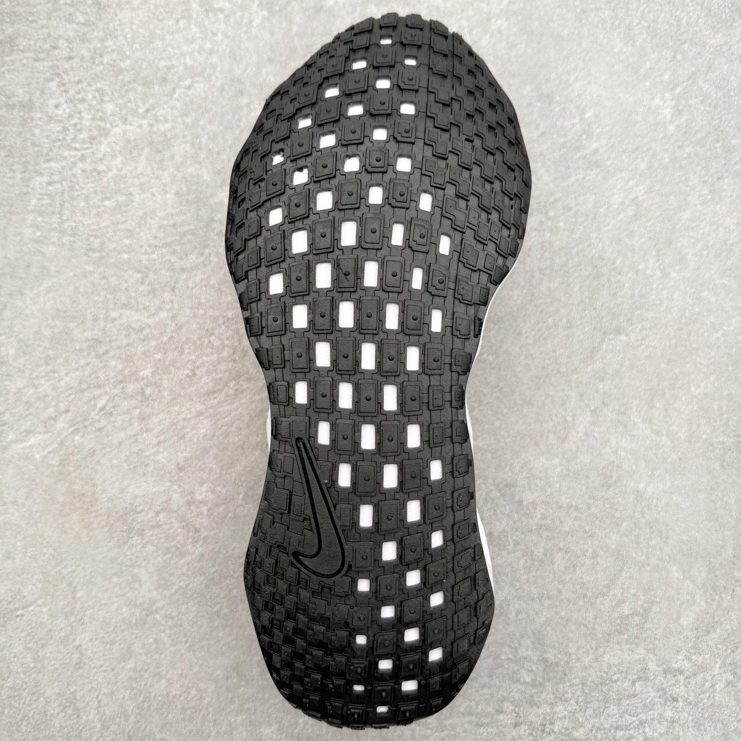 图片[9]-HYEIN SEO x NK Ava Rover 百搭舒适耐磨低帮跑步鞋 男女同款 流线型轮廓，通过轻薄物料鞋面结合 TPU 网格状支撑示人，增厚的中底材质选用 ReactX 加持，华夫外底收尾。鞋垫与后跟鞋提，克制点缀 Hyein Seo 字样。鞋垫与鞋提则采用菱形格纹的变化元素呈现。实拍调校N版已经零色差零失真 百分百还原实物色彩所见即所得 不存在货不对板色差等低级问题 选购参考实物拍摄 不混卖不参货 只用心做好货严格选品 承诺混一赔十 尺码：36 36.5 37.5 38 38.5 39 40 40.5 41 42 42.5 43 44 44.5 45-选品中心