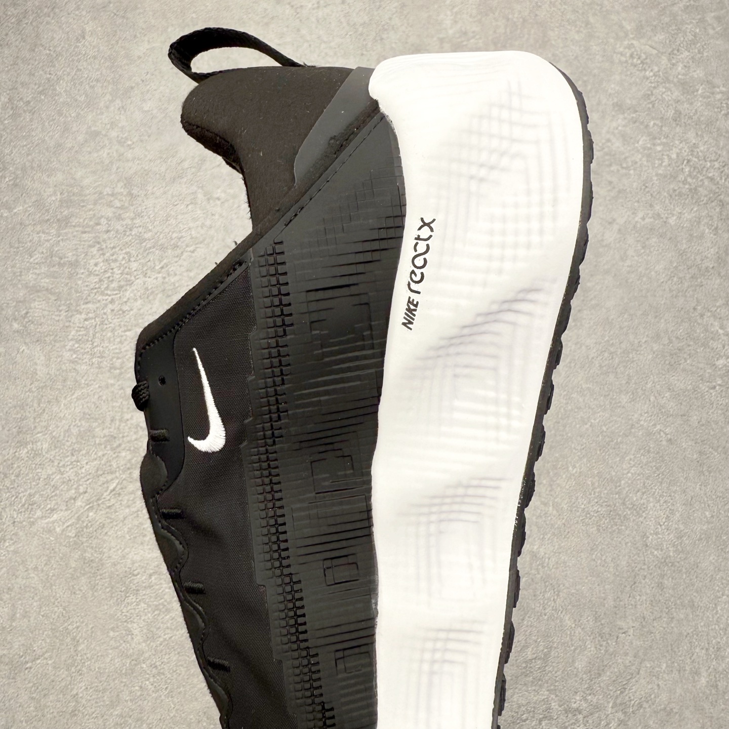 图片[7]-HYEIN SEO x NK Ava Rover 百搭舒适耐磨低帮跑步鞋 男女同款 流线型轮廓，通过轻薄物料鞋面结合 TPU 网格状支撑示人，增厚的中底材质选用 ReactX 加持，华夫外底收尾。鞋垫与后跟鞋提，克制点缀 Hyein Seo 字样。鞋垫与鞋提则采用菱形格纹的变化元素呈现。实拍调校N版已经零色差零失真 百分百还原实物色彩所见即所得 不存在货不对板色差等低级问题 选购参考实物拍摄 不混卖不参货 只用心做好货严格选品 承诺混一赔十 尺码：36 36.5 37.5 38 38.5 39 40 40.5 41 42 42.5 43 44 44.5 45-选品中心