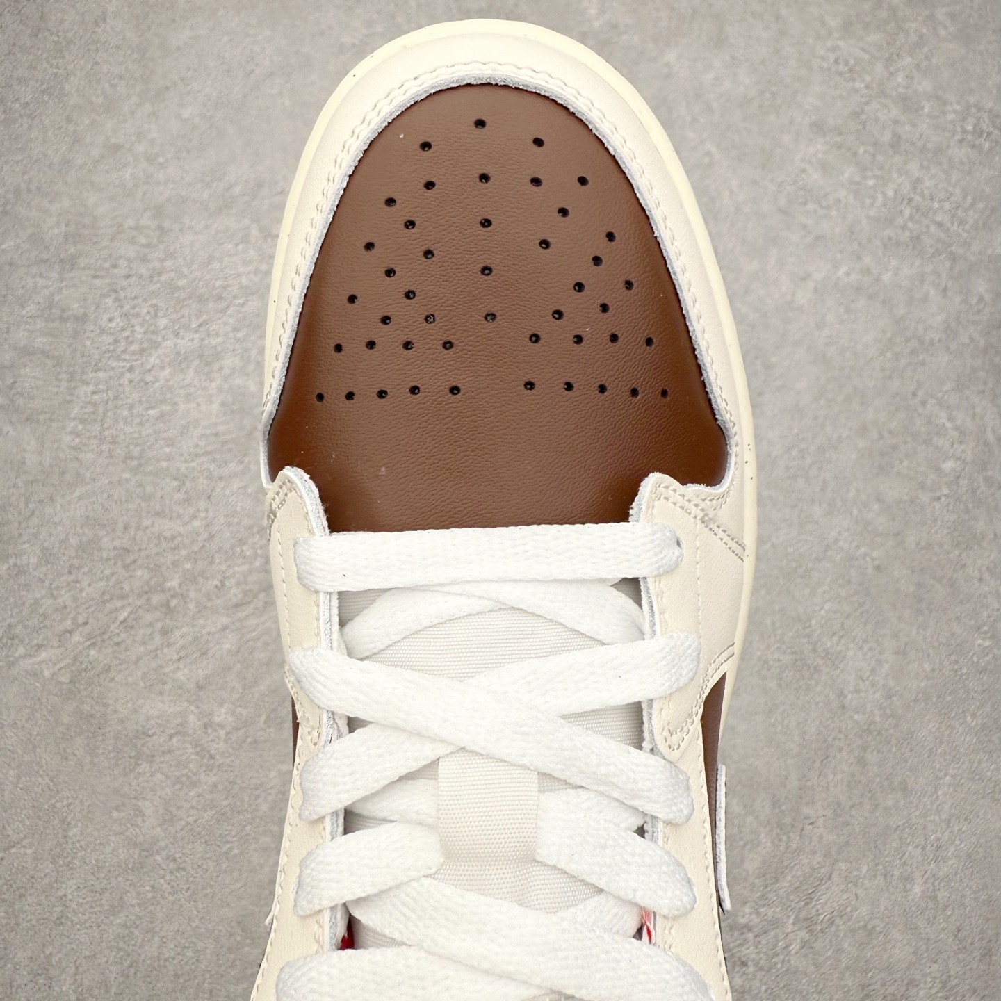 图片[4]-＃K版 Air Jordan AJ1 Low 低帮 IR7600-211 全新流水线出品 DT版本唯一平替选择 市场第二梯队最强版 全部原鞋开发 原楦原纸板开发 全鞋电脑针车 原厂内置全掌气垫 原盒内在原标 唯一Zp原版鞋带绑法 免检产品 全新2022版型 全头层皮料 完美零毛边处理 原厂配置全掌气垫 价格定位良心 几十个配色陆续出货 实拍调校N版已经零色差零失真 百分百还原实物色彩所见即所得 不存在货不对板色差等低级问题 选购参考实物拍摄 不混卖不参货 只用心做好货严格选品 承诺混一赔十 尺码：36 36.5 37.5 38 38.5 39 40 40.5 41 42 42.5 43 44 44.5 45-选品中心