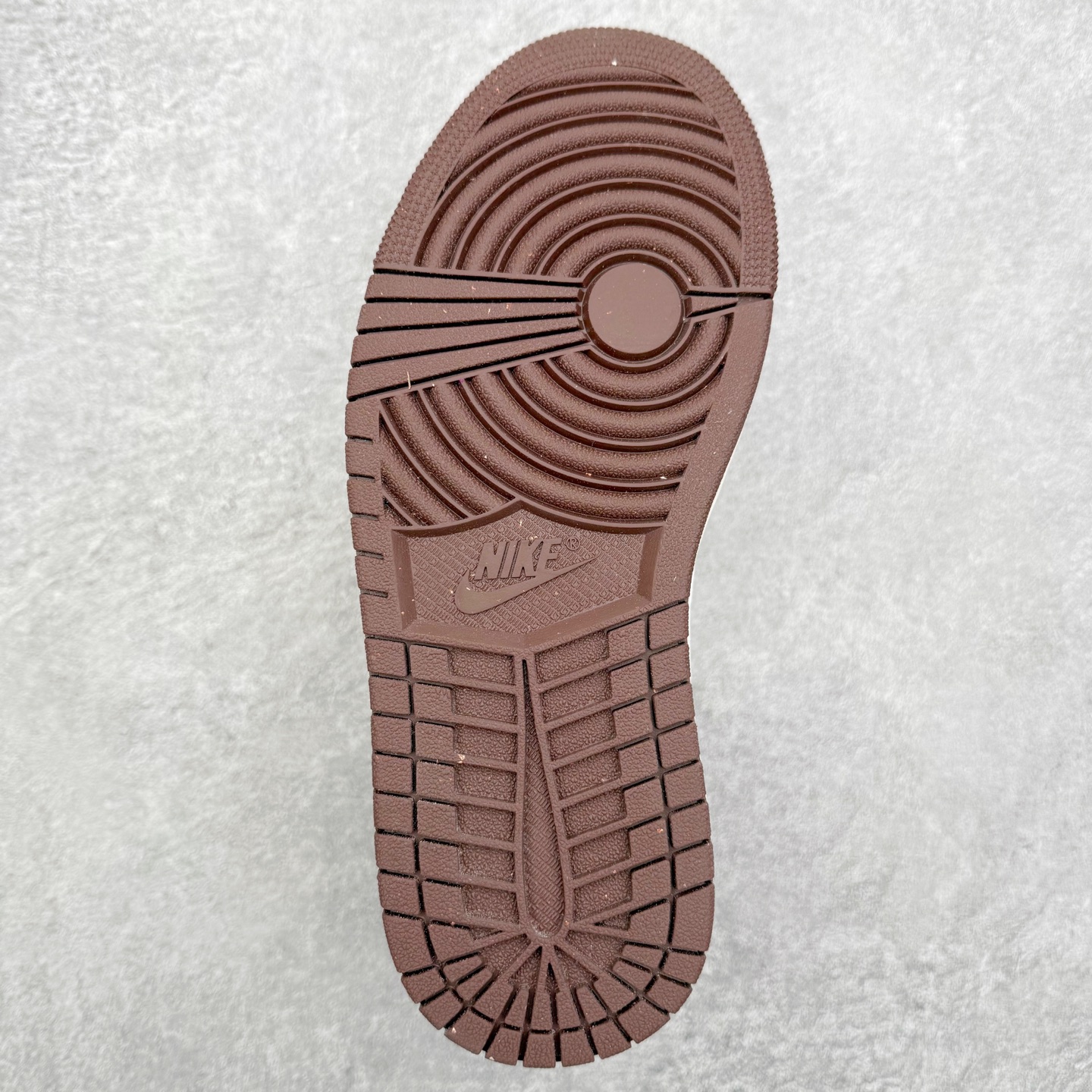 图片[9]-＃K版 Air Jordan AJ1 Low 低帮 IR7600-211 全新流水线出品 DT版本唯一平替选择 市场第二梯队最强版 全部原鞋开发 原楦原纸板开发 全鞋电脑针车 原厂内置全掌气垫 原盒内在原标 唯一Zp原版鞋带绑法 免检产品 全新2022版型 全头层皮料 完美零毛边处理 原厂配置全掌气垫 价格定位良心 几十个配色陆续出货 实拍调校N版已经零色差零失真 百分百还原实物色彩所见即所得 不存在货不对板色差等低级问题 选购参考实物拍摄 不混卖不参货 只用心做好货严格选品 承诺混一赔十 尺码：36 36.5 37.5 38 38.5 39 40 40.5 41 42 42.5 43 44 44.5 45-选品中心