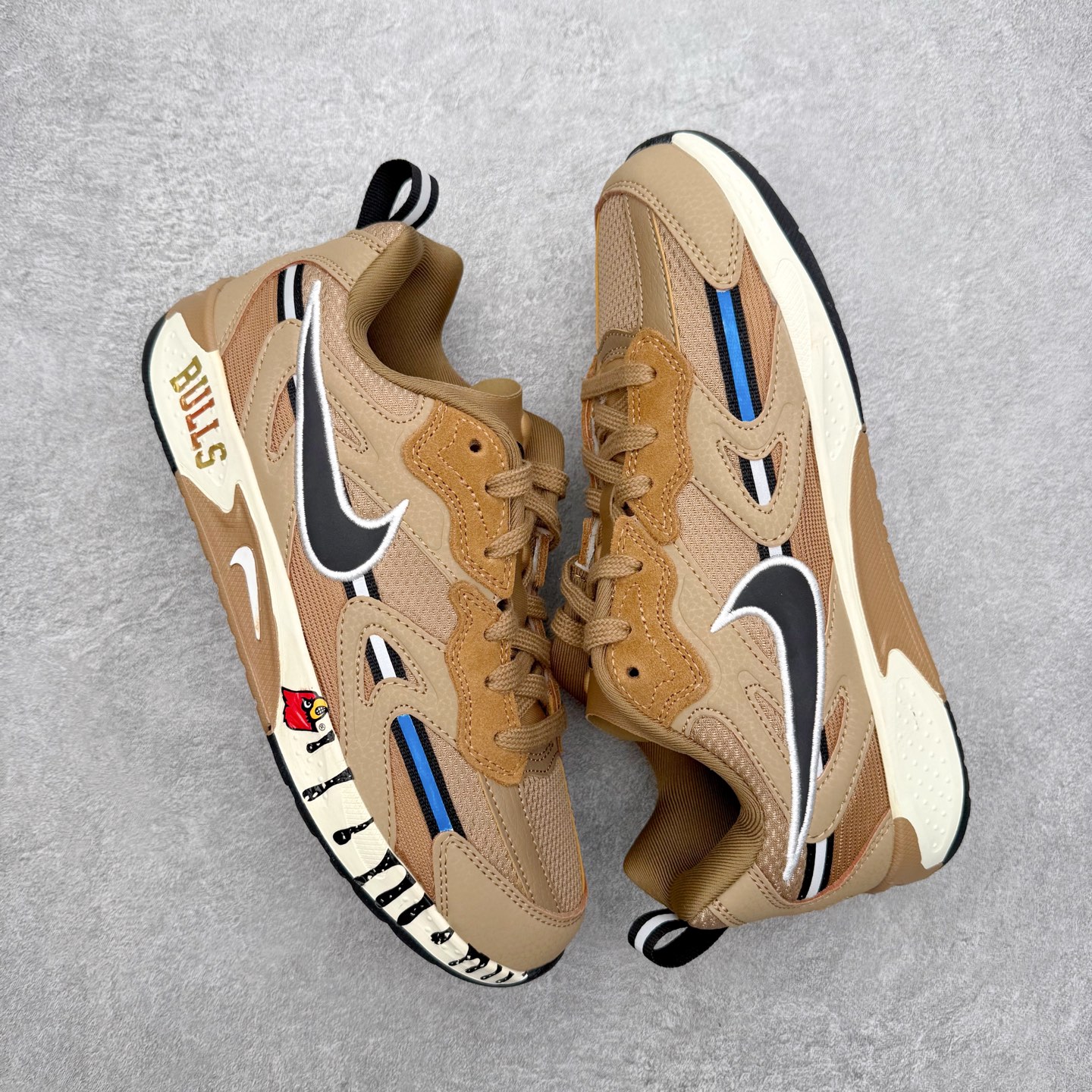 图片[3]-NIKE JAM 系列舒适时尚防滑耐磨低帮生活休闲鞋 采用鞋面合成皮革与网眼布设计 以便于运动员在霹雳舞运动中的保护和耐穿 中底设计细节采用翻转SWOOSH设计 使得倒立动作时更显帅气 鞋子中的整体结构下降 有助于提供更好的缓震效果 设计语言来与NIKE 2000年跑跑鞋中汲取的材料组合以及设计语言 鞋子在线条处大量采用反光效果 尺码：36 36.5 37.5 38 38.5 39 40 40.5 41 42 42.5 43 44 44.5 45-选品中心