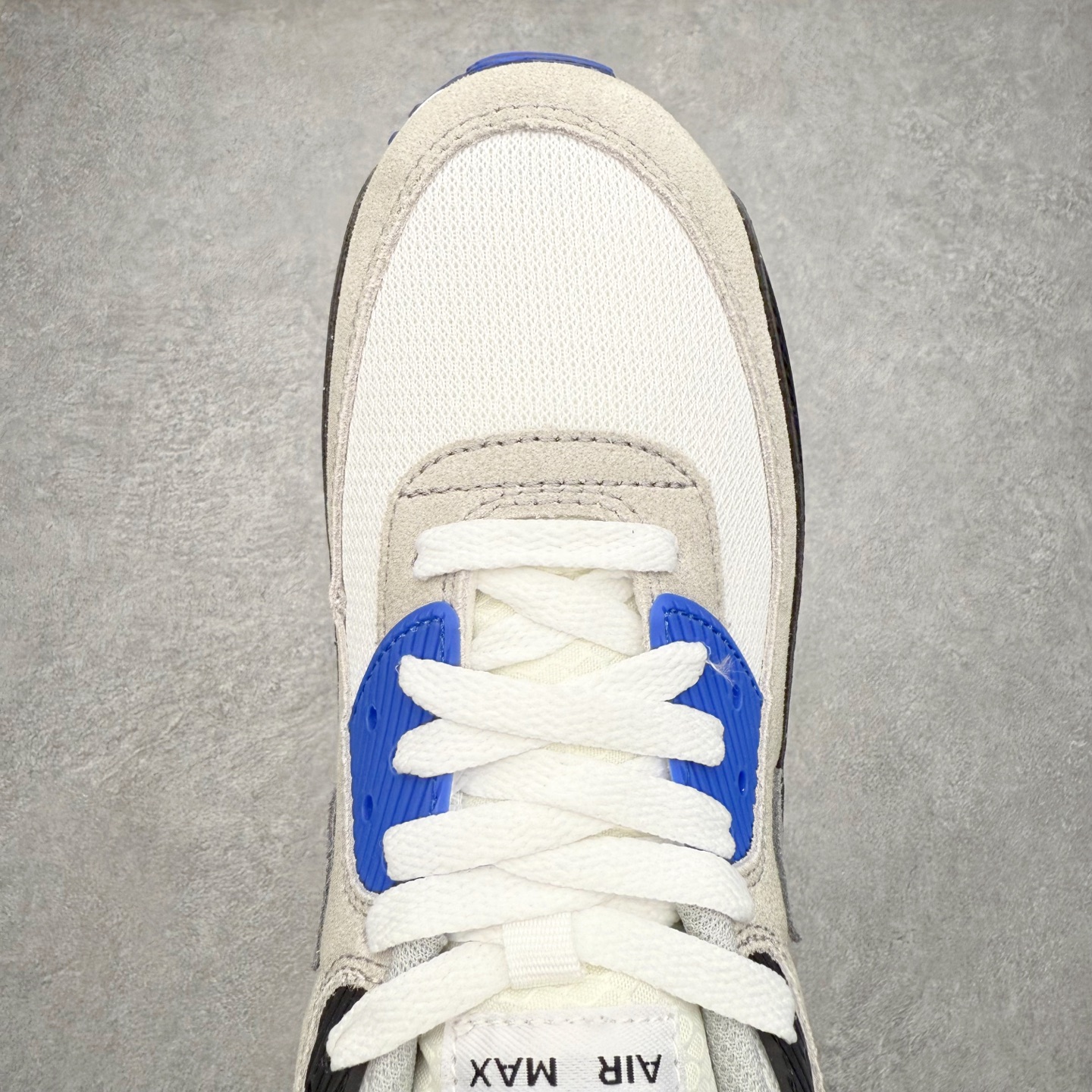 图片[4]-NK Air MAX 90 气垫复古减震跑步鞋 DM0029-112 经典重温 独家陆续补货 外单专供大厂出品 品质稳定 一百余色 终端操作 Air Max 90于1990年推出 来自Air Max系列 在Air Max 1的基础上改进而得 增加了气垫面积 外型上也更为流线 最特別的就是加入了菱纹塑胶嵌板 为Air Max 90增添了许多潮流气息 皮革鞋面 造就出色耐穿性和支撑力 Max Air缓震配置搭配泡棉中底 令Air Max 90轻盈而舒适 华夫格橡胶外底 铸就Air Max 90非凡的抓地力 而Air Max 90不仅是一双跑鞋 它成功跨越了时间的演进 成为了球鞋文化与潮流圈中最熟为人知的鞋款之一 尺码：36 36.5 37.5 38 38.5 39 40 40.5 41 42 42.5 43 44 44.5 45-选品中心