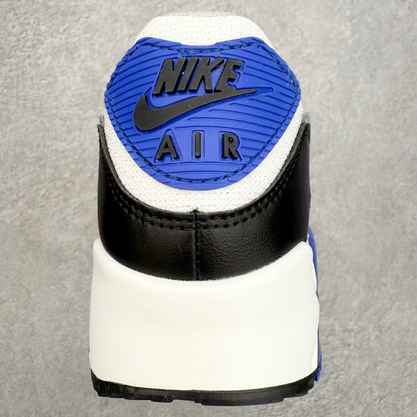 图片[8]-NK Air MAX 90 气垫复古减震跑步鞋 DM0029-112 经典重温 独家陆续补货 外单专供大厂出品 品质稳定 一百余色 终端操作 Air Max 90于1990年推出 来自Air Max系列 在Air Max 1的基础上改进而得 增加了气垫面积 外型上也更为流线 最特別的就是加入了菱纹塑胶嵌板 为Air Max 90增添了许多潮流气息 皮革鞋面 造就出色耐穿性和支撑力 Max Air缓震配置搭配泡棉中底 令Air Max 90轻盈而舒适 华夫格橡胶外底 铸就Air Max 90非凡的抓地力 而Air Max 90不仅是一双跑鞋 它成功跨越了时间的演进 成为了球鞋文化与潮流圈中最熟为人知的鞋款之一 尺码：36 36.5 37.5 38 38.5 39 40 40.5 41 42 42.5 43 44 44.5 45-选品中心