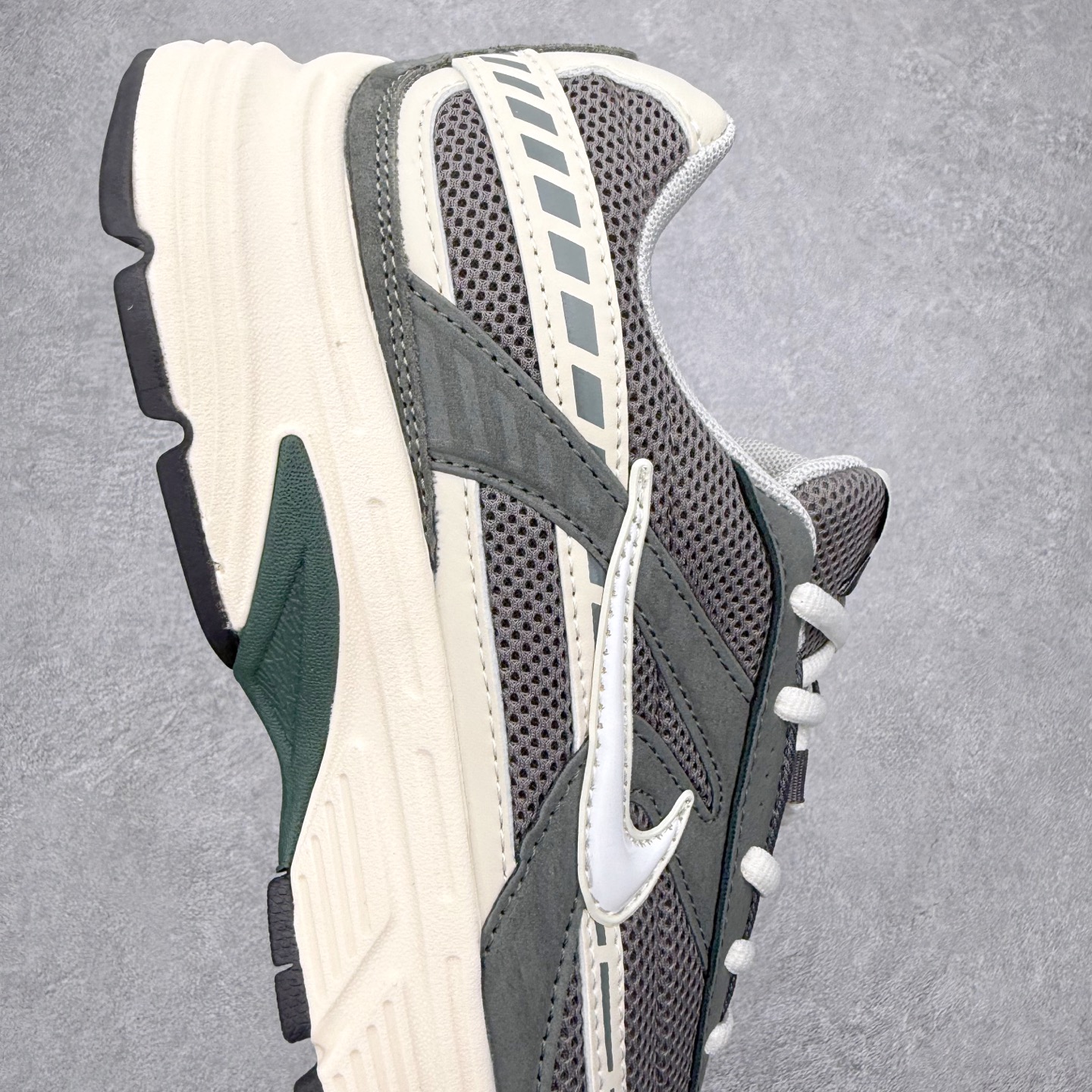 图片[6]-NK Initiator 创始者系列复古老爹鞋运动舒适复古网布合成革减震防滑耐磨低帮休闲跑步鞋 Ins爆火全新韩系古着风 回味经典 采用透气网眼鞋面和支撑覆盖层 自然运动设计的Phlyon中底用于缓冲 BRS 1000碳橡胶外底具有轻质柔韧性 牵引力和耐用性 尺码：36 36.5 37.5 38 38.5 39 40 40.5 41 42 42.5 43 44 45-选品中心