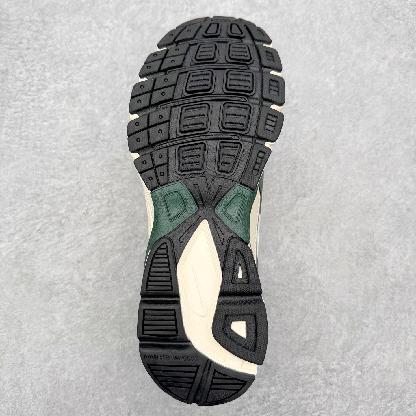 图片[9]-NK Initiator 创始者系列复古老爹鞋运动舒适复古网布合成革减震防滑耐磨低帮休闲跑步鞋 Ins爆火全新韩系古着风 回味经典 采用透气网眼鞋面和支撑覆盖层 自然运动设计的Phlyon中底用于缓冲 BRS 1000碳橡胶外底具有轻质柔韧性 牵引力和耐用性 尺码：36 36.5 37.5 38 38.5 39 40 40.5 41 42 42.5 43 44 45-选品中心