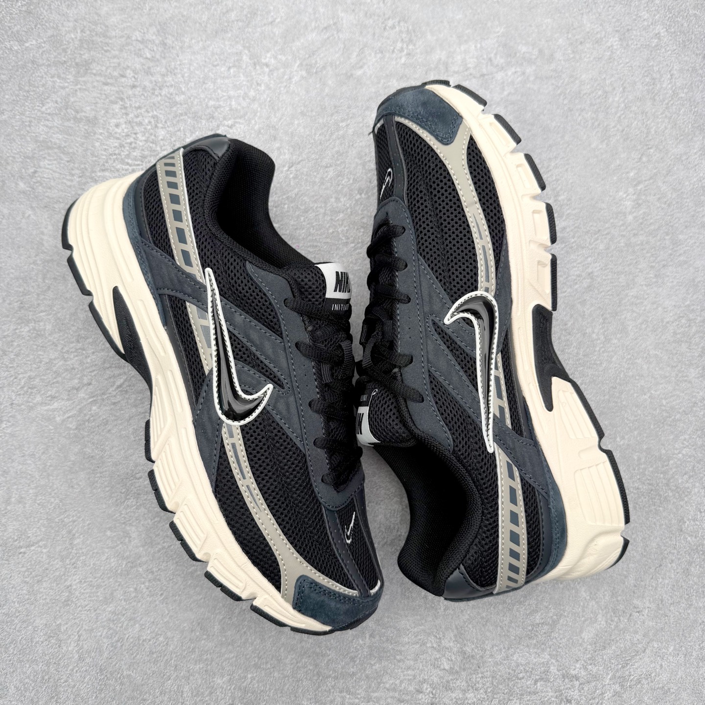 图片[3]-NK Initiator 创始者系列复古老爹鞋运动舒适复古网布合成革减震防滑耐磨低帮休闲跑步鞋 Ins爆火全新韩系古着风 回味经典 采用透气网眼鞋面和支撑覆盖层 自然运动设计的Phlyon中底用于缓冲 BRS 1000碳橡胶外底具有轻质柔韧性 牵引力和耐用性 尺码：36 36.5 37.5 38 38.5 39 40 40.5 41 42 42.5 43 44 45-选品中心