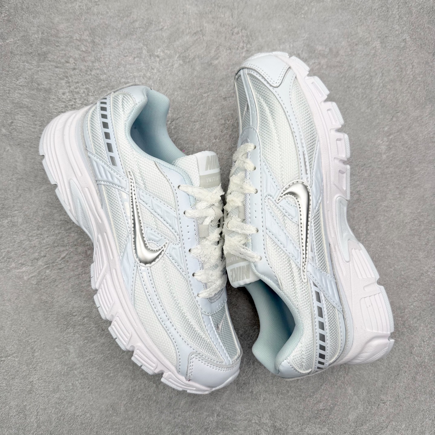 图片[3]-NK Initiator 创始者系列复古老爹鞋运动舒适复古网布合成革减震防滑耐磨低帮休闲跑步鞋 Ins爆火全新韩系古着风 回味经典 采用透气网眼鞋面和支撑覆盖层 自然运动设计的Phlyon中底用于缓冲 BRS 1000碳橡胶外底具有轻质柔韧性 牵引力和耐用性 尺码：36 36.5 37.5 38 38.5 39 40 40.5 41 42 42.5 43 44 45-选品中心