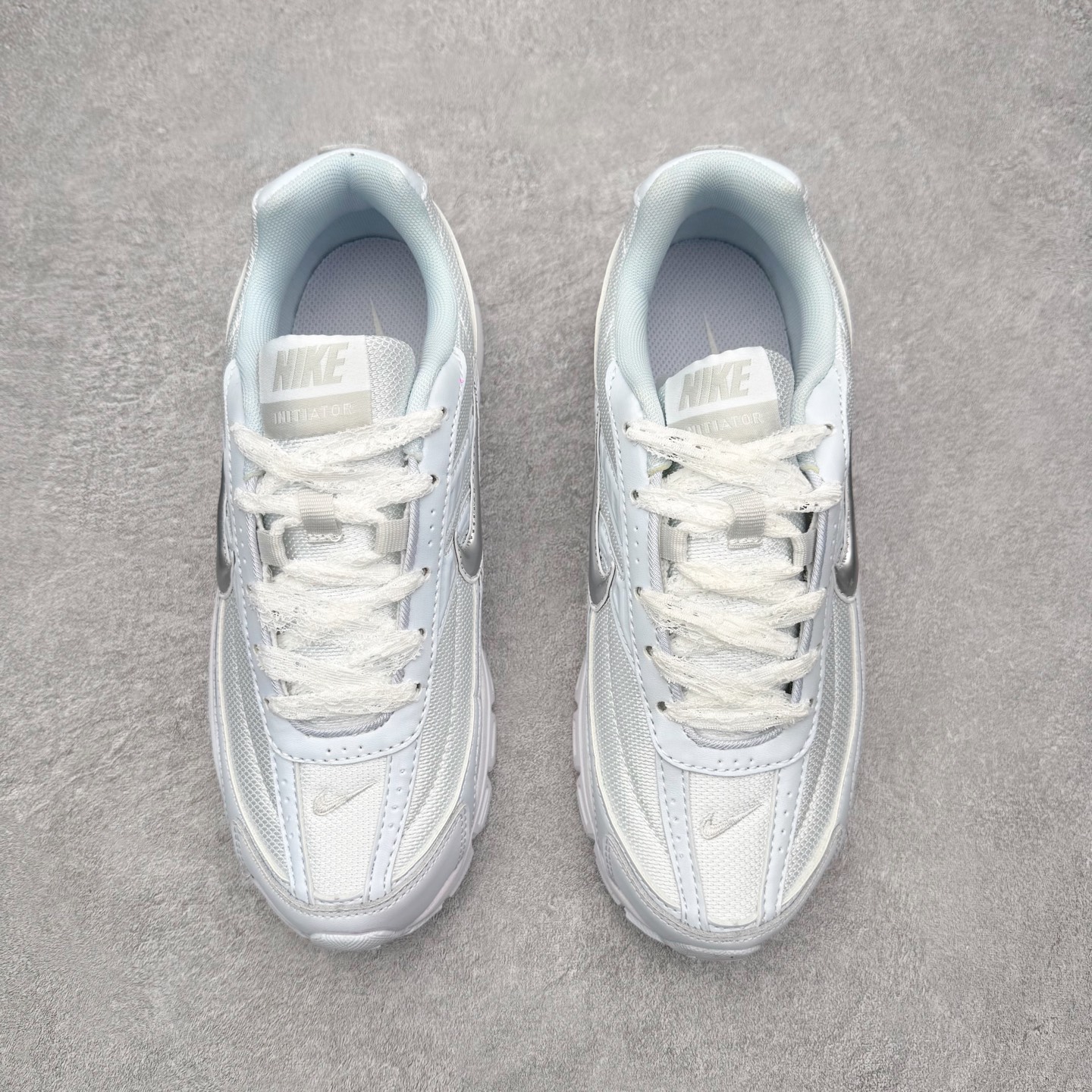 图片[2]-NK Initiator 创始者系列复古老爹鞋运动舒适复古网布合成革减震防滑耐磨低帮休闲跑步鞋 Ins爆火全新韩系古着风 回味经典 采用透气网眼鞋面和支撑覆盖层 自然运动设计的Phlyon中底用于缓冲 BRS 1000碳橡胶外底具有轻质柔韧性 牵引力和耐用性 尺码：36 36.5 37.5 38 38.5 39 40 40.5 41 42 42.5 43 44 45-选品中心