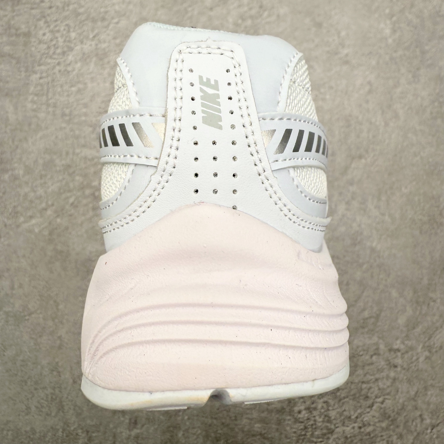 图片[8]-NK Initiator 创始者系列复古老爹鞋运动舒适复古网布合成革减震防滑耐磨低帮休闲跑步鞋 Ins爆火全新韩系古着风 回味经典 采用透气网眼鞋面和支撑覆盖层 自然运动设计的Phlyon中底用于缓冲 BRS 1000碳橡胶外底具有轻质柔韧性 牵引力和耐用性 尺码：36 36.5 37.5 38 38.5 39 40 40.5 41 42 42.5 43 44 45-选品中心