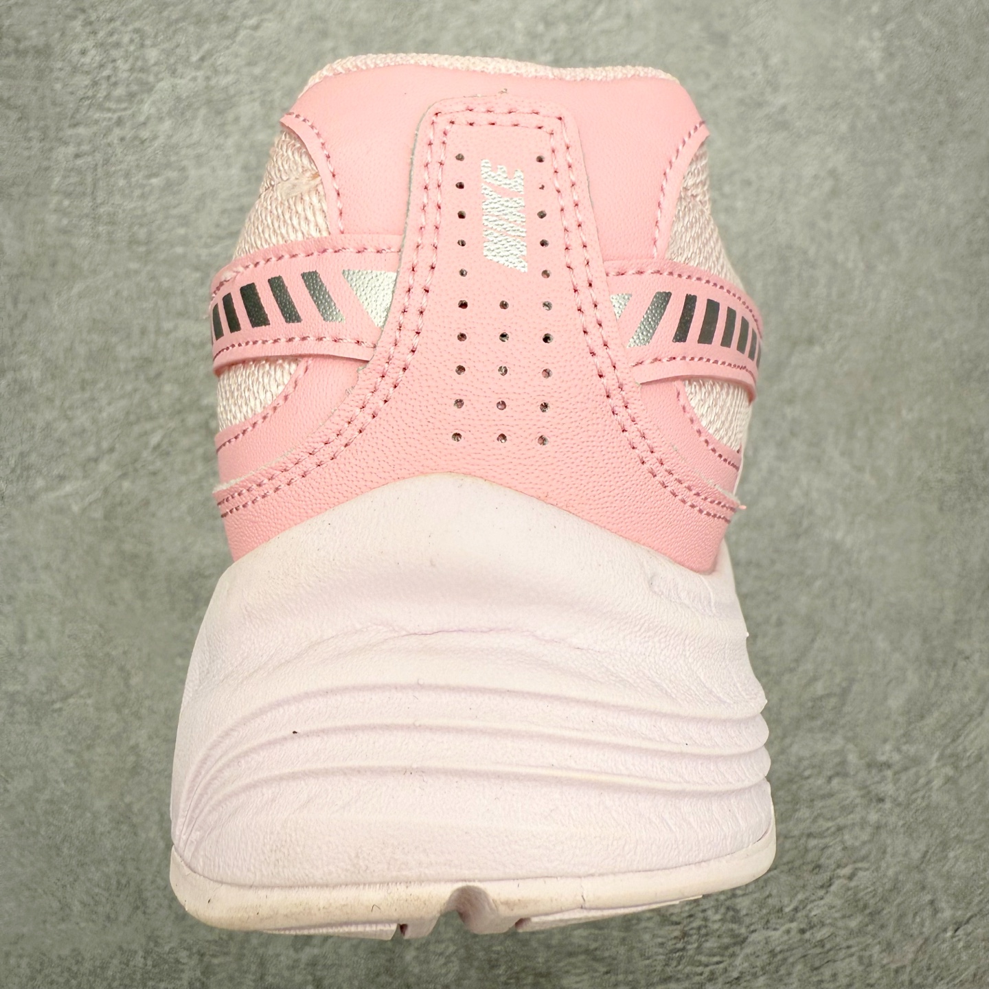 图片[8]-NK Initiator 创始者系列复古老爹鞋运动舒适复古网布合成革减震防滑耐磨低帮休闲跑步鞋 Ins爆火全新韩系古着风 回味经典 采用透气网眼鞋面和支撑覆盖层 自然运动设计的Phlyon中底用于缓冲 BRS 1000碳橡胶外底具有轻质柔韧性 牵引力和耐用性 尺码：36 36.5 37.5 38 38.5 39 40 40.5 41 42 42.5 43 44 45-选品中心