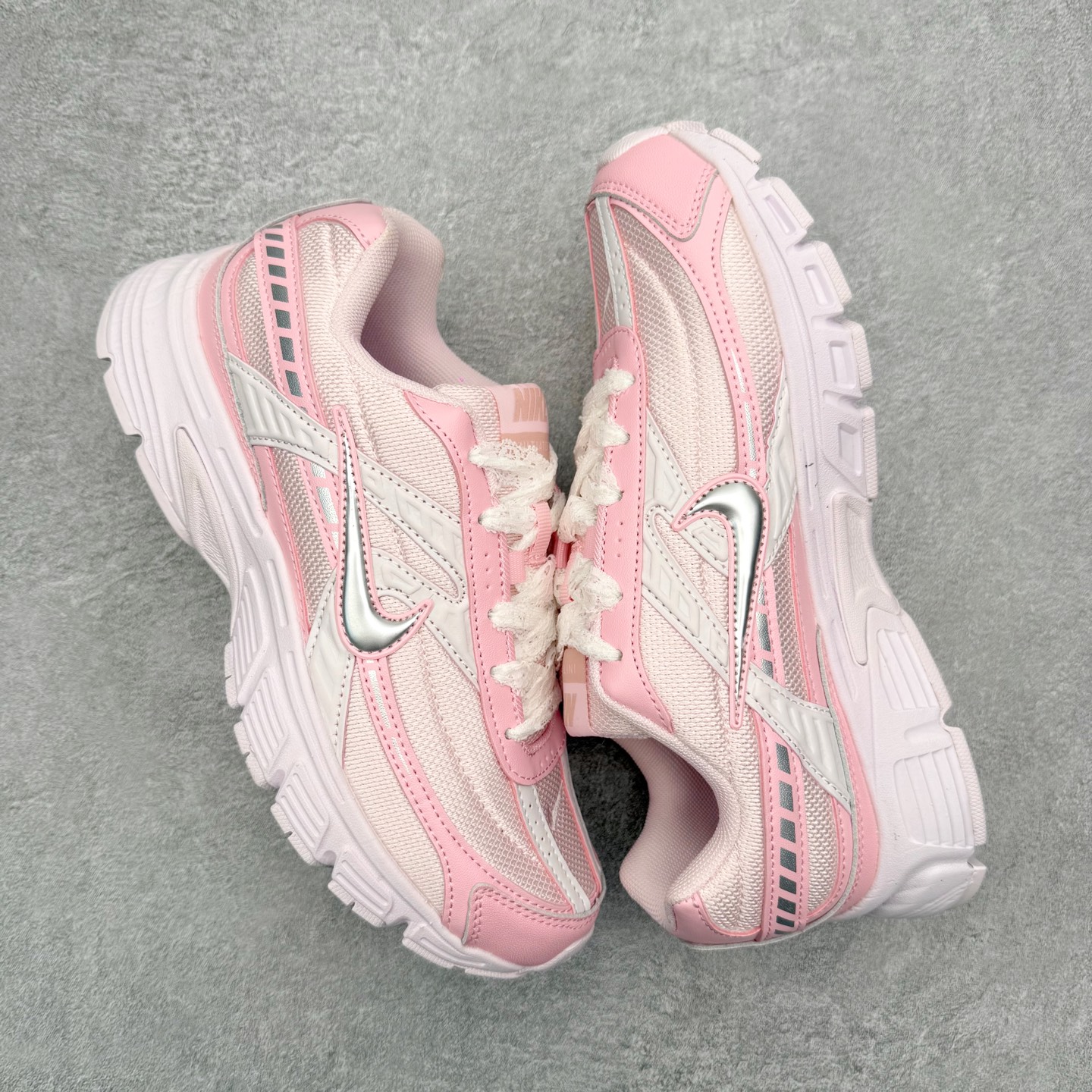 图片[3]-NK Initiator 创始者系列复古老爹鞋运动舒适复古网布合成革减震防滑耐磨低帮休闲跑步鞋 Ins爆火全新韩系古着风 回味经典 采用透气网眼鞋面和支撑覆盖层 自然运动设计的Phlyon中底用于缓冲 BRS 1000碳橡胶外底具有轻质柔韧性 牵引力和耐用性 尺码：36 36.5 37.5 38 38.5 39 40 40.5 41 42 42.5 43 44 45-选品中心