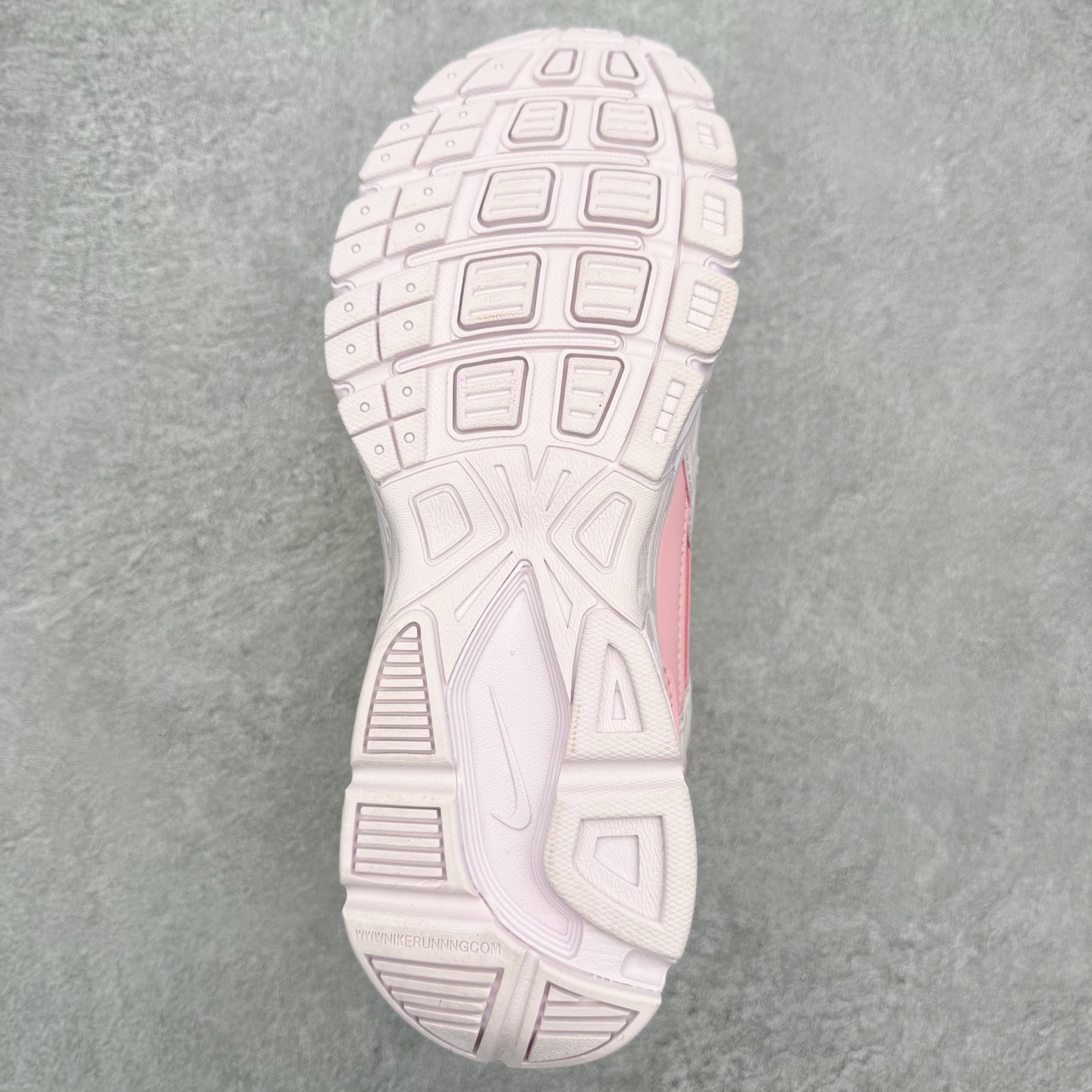 图片[9]-NK Initiator 创始者系列复古老爹鞋运动舒适复古网布合成革减震防滑耐磨低帮休闲跑步鞋 Ins爆火全新韩系古着风 回味经典 采用透气网眼鞋面和支撑覆盖层 自然运动设计的Phlyon中底用于缓冲 BRS 1000碳橡胶外底具有轻质柔韧性 牵引力和耐用性 尺码：36 36.5 37.5 38 38.5 39 40 40.5 41 42 42.5 43 44 45-选品中心