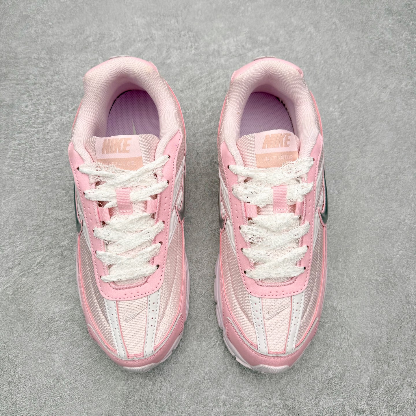 图片[2]-NK Initiator 创始者系列复古老爹鞋运动舒适复古网布合成革减震防滑耐磨低帮休闲跑步鞋 Ins爆火全新韩系古着风 回味经典 采用透气网眼鞋面和支撑覆盖层 自然运动设计的Phlyon中底用于缓冲 BRS 1000碳橡胶外底具有轻质柔韧性 牵引力和耐用性 尺码：36 36.5 37.5 38 38.5 39 40 40.5 41 42 42.5 43 44 45-选品中心