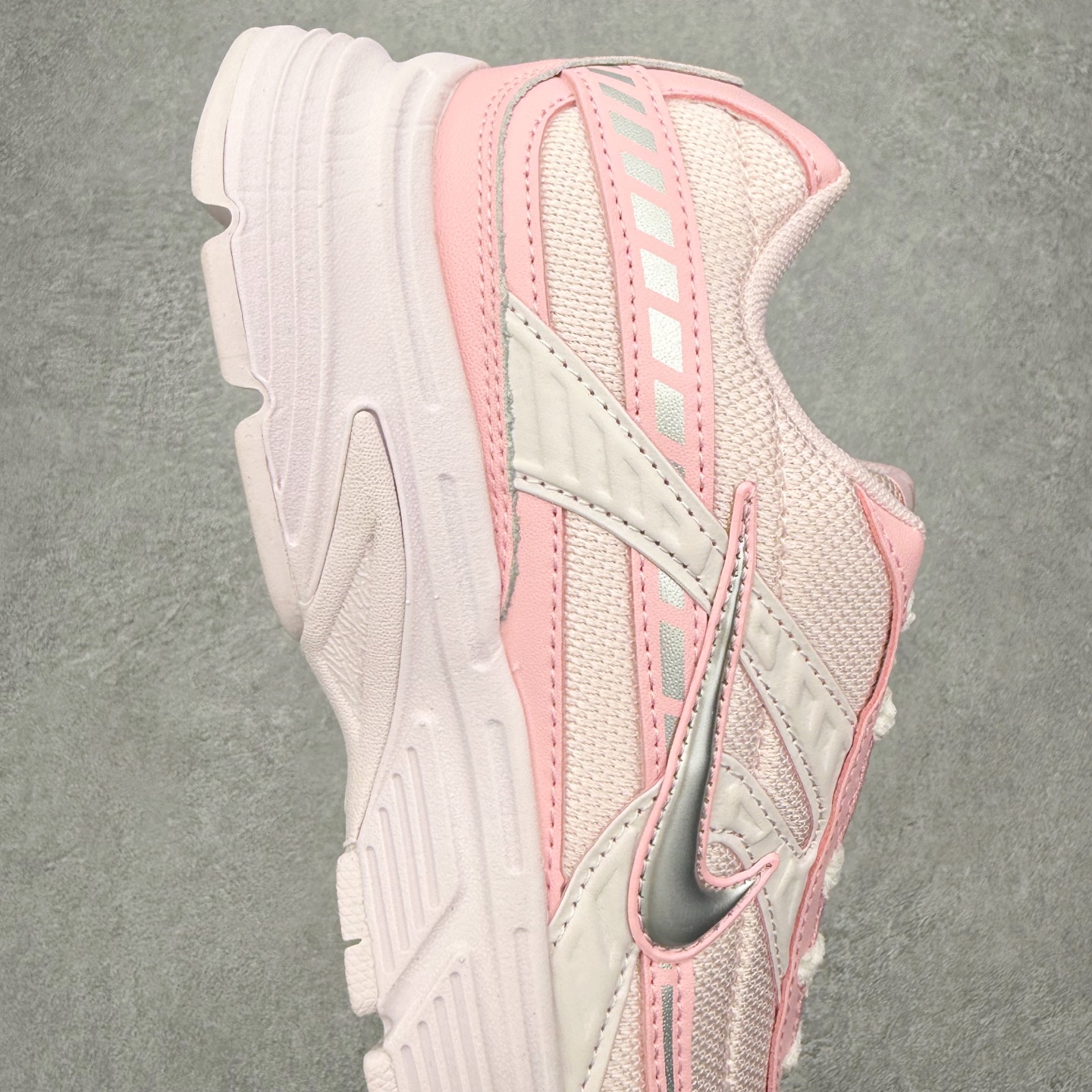 图片[6]-NK Initiator 创始者系列复古老爹鞋运动舒适复古网布合成革减震防滑耐磨低帮休闲跑步鞋 Ins爆火全新韩系古着风 回味经典 采用透气网眼鞋面和支撑覆盖层 自然运动设计的Phlyon中底用于缓冲 BRS 1000碳橡胶外底具有轻质柔韧性 牵引力和耐用性 尺码：36 36.5 37.5 38 38.5 39 40 40.5 41 42 42.5 43 44 45-选品中心