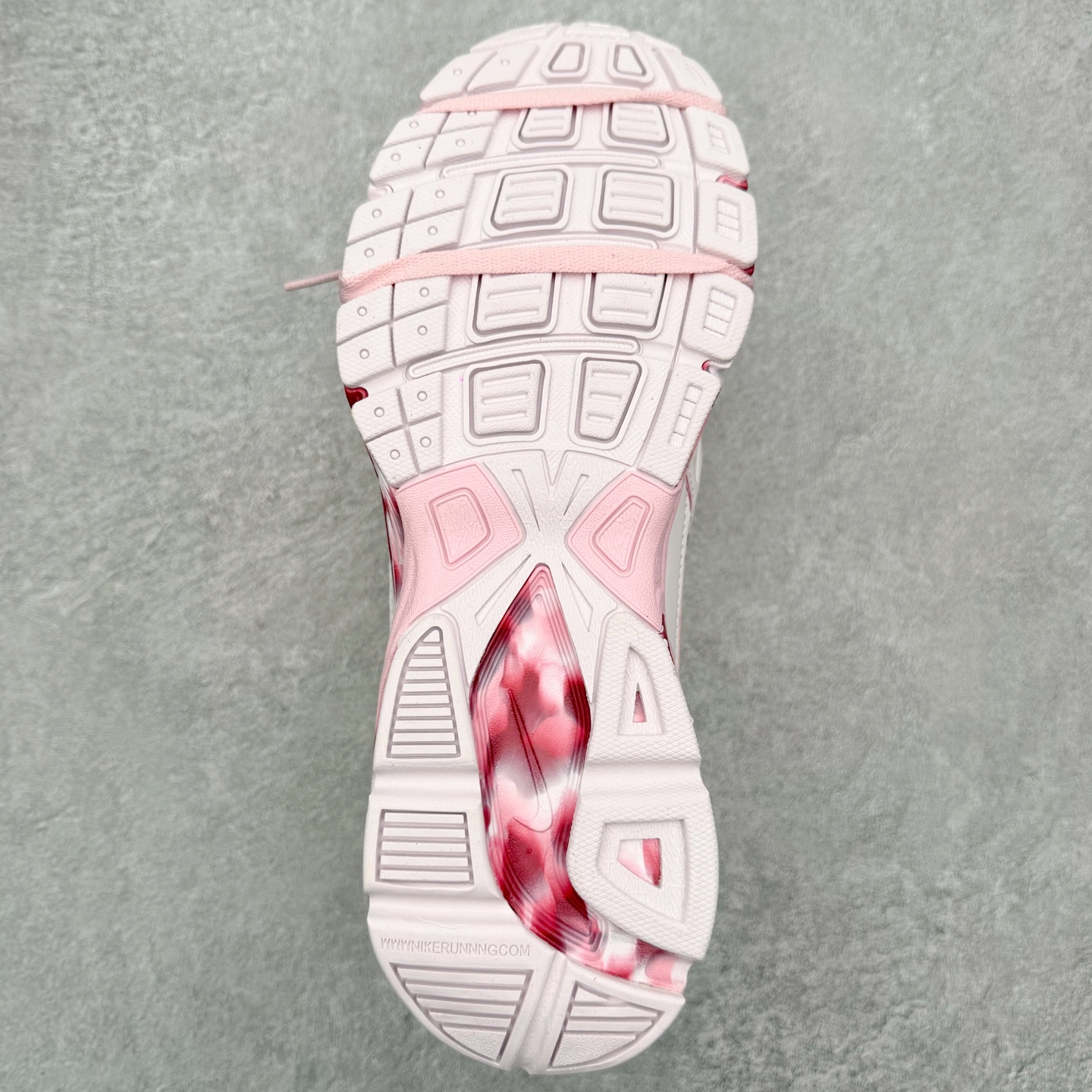 图片[9]-NK Initiator 创始者系列复古老爹鞋运动舒适复古网布合成革减震防滑耐磨低帮休闲跑步鞋 Ins爆火全新韩系古着风 回味经典 采用透气网眼鞋面和支撑覆盖层 自然运动设计的Phlyon中底用于缓冲 BRS 1000碳橡胶外底具有轻质柔韧性 牵引力和耐用性 尺码：36 36.5 37.5 38 38.5 39 40 40.5 41 42 42.5 43 44 45-选品中心