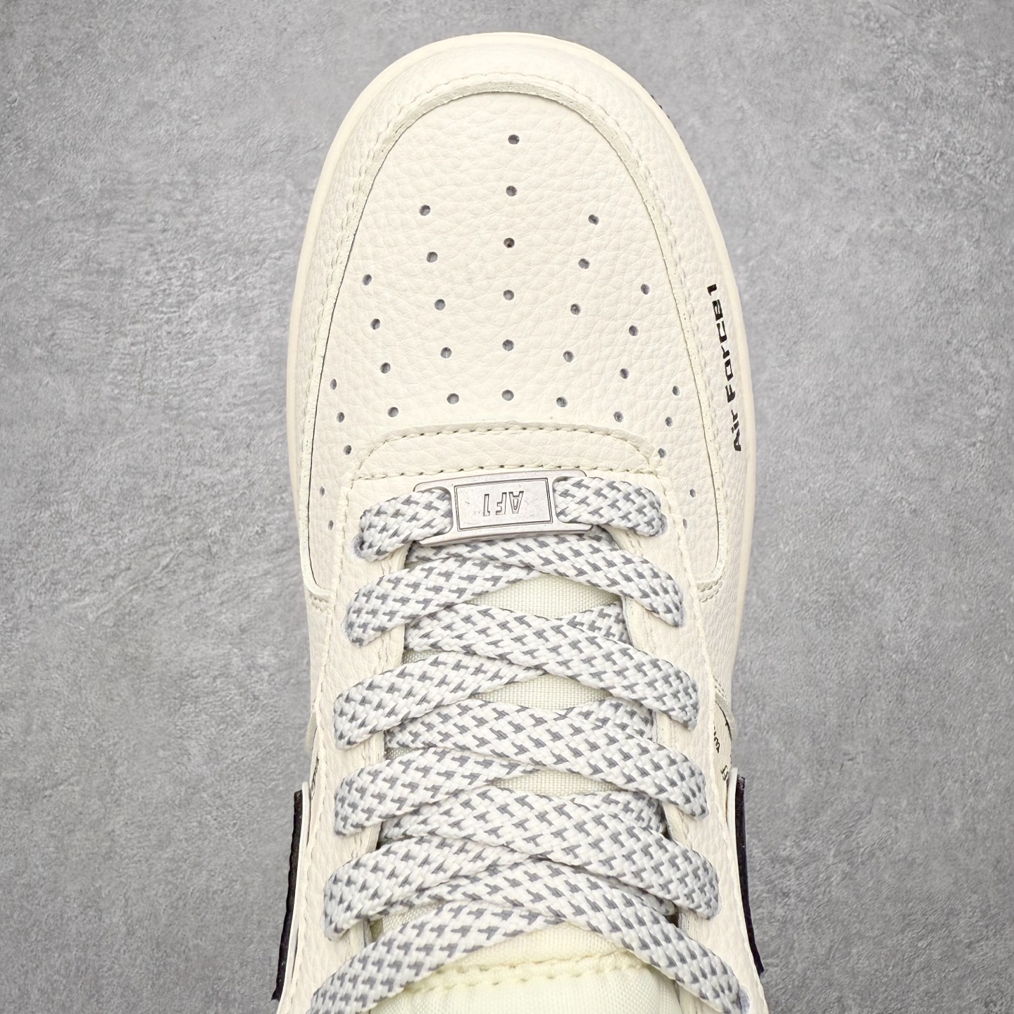 图片[4]-NK Air Force 1´07 Low 空军一号低帮百搭休闲运动板鞋 SM6668-117 柔软、弹性十足的缓震性能和出色的中底设计 横跨复古与现代的外型结合 造就出风靡全球 三十多年的Force 1 直到今天还深受青睐 实拍调校N版已经零色差零失真 百分百还原实物色彩所见即所得 不存在货不对板色差等低级问题 选购参考实物拍摄 不混卖不参货 只用心做好货严格选品 承诺混一赔十 尺码：36 36.5 37.5 38 38.5 39 40 40.5 41 42 42.5 43 44 44.5 45-选品中心