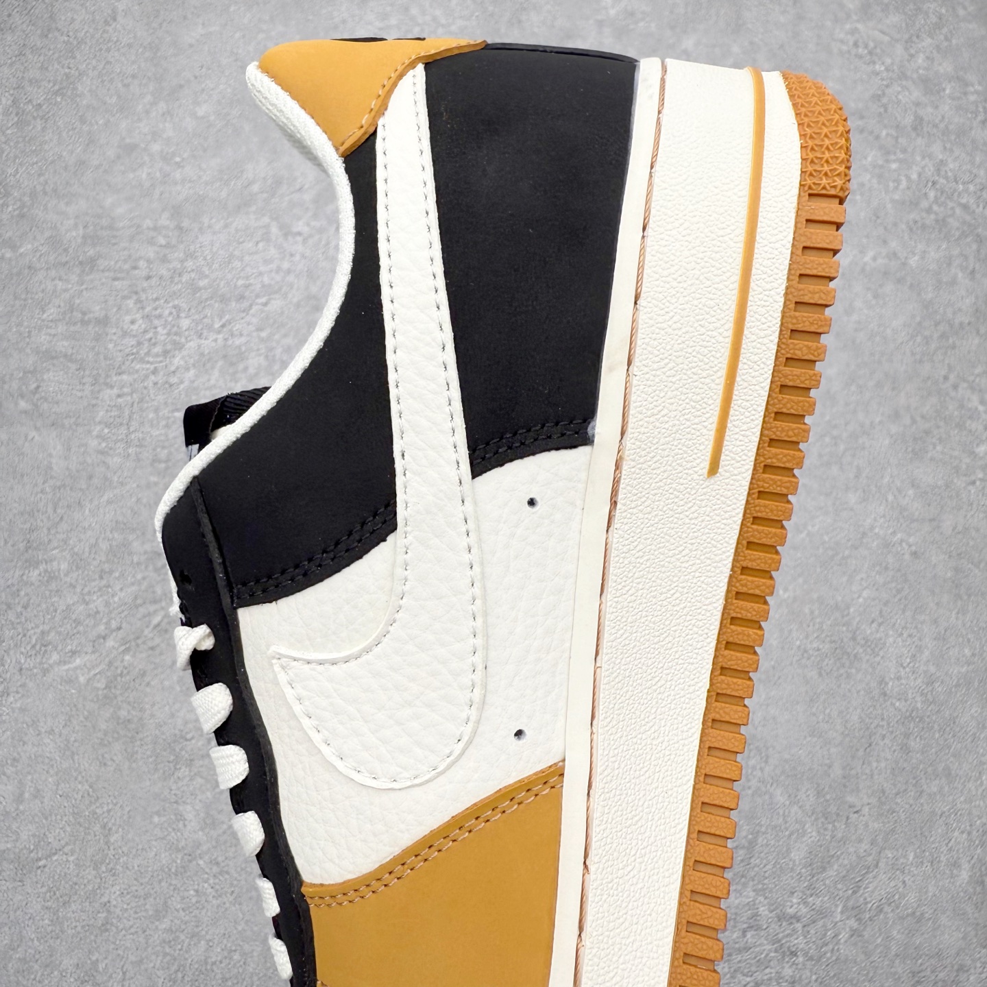 图片[7]-NK Air Force 1´07 Low 空军一号低帮百搭休闲运动板鞋 IH0687-700 柔软、弹性十足的缓震性能和出色的中底设计 横跨复古与现代的外型结合 造就出风靡全球 三十多年的Force 1 直到今天还深受青睐 实拍调校N版已经零色差零失真 百分百还原实物色彩所见即所得 不存在货不对板色差等低级问题 选购参考实物拍摄 不混卖不参货 只用心做好货严格选品 承诺混一赔十 尺码：36 36.5 37.5 38 38.5 39 40 40.5 41 42 42.5 43 44 44.5 45-选品中心