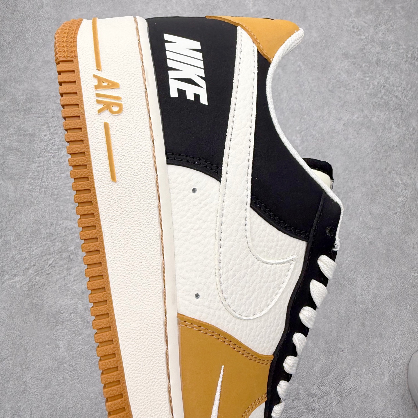 图片[6]-NK Air Force 1´07 Low 空军一号低帮百搭休闲运动板鞋 IH0687-700 柔软、弹性十足的缓震性能和出色的中底设计 横跨复古与现代的外型结合 造就出风靡全球 三十多年的Force 1 直到今天还深受青睐 实拍调校N版已经零色差零失真 百分百还原实物色彩所见即所得 不存在货不对板色差等低级问题 选购参考实物拍摄 不混卖不参货 只用心做好货严格选品 承诺混一赔十 尺码：36 36.5 37.5 38 38.5 39 40 40.5 41 42 42.5 43 44 44.5 45-选品中心