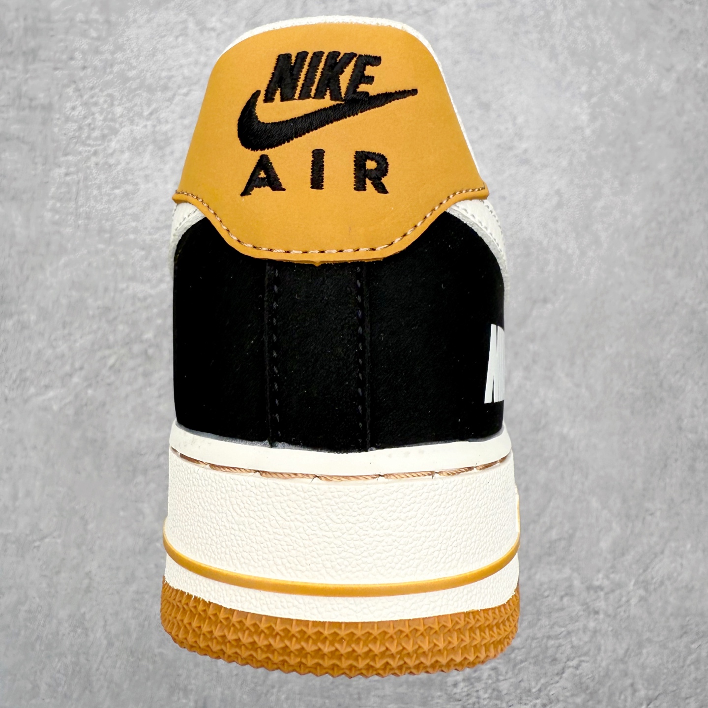 图片[8]-NK Air Force 1´07 Low 空军一号低帮百搭休闲运动板鞋 IH0687-700 柔软、弹性十足的缓震性能和出色的中底设计 横跨复古与现代的外型结合 造就出风靡全球 三十多年的Force 1 直到今天还深受青睐 实拍调校N版已经零色差零失真 百分百还原实物色彩所见即所得 不存在货不对板色差等低级问题 选购参考实物拍摄 不混卖不参货 只用心做好货严格选品 承诺混一赔十 尺码：36 36.5 37.5 38 38.5 39 40 40.5 41 42 42.5 43 44 44.5 45-选品中心