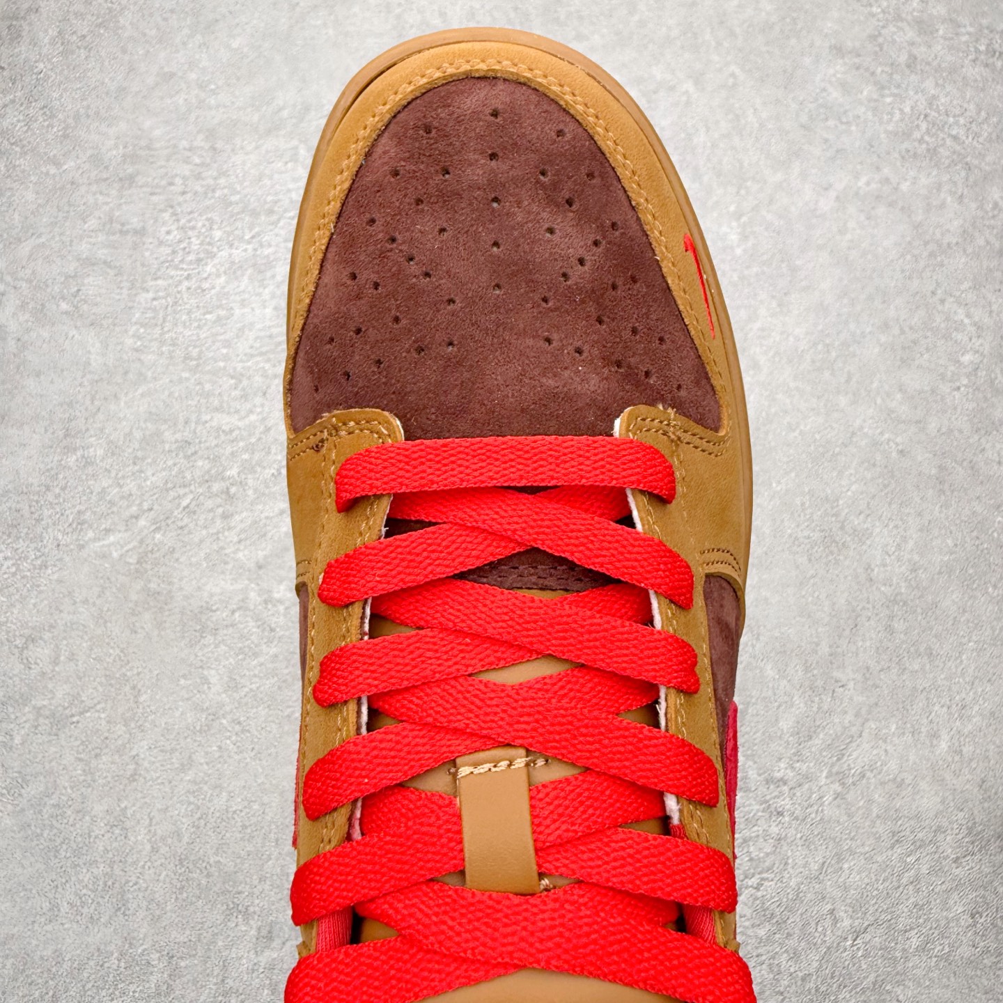 图片[4]-NK SB Dunk Low \\\”马年限定款“——黄棕红” 高端定制 低帮休闲板鞋 定制鞋盒 Ortholite鞋垫透气防臭 大厂纯原品质出货 超高清洁度 皮料切割干净无任何毛边 细节完美 YF9511-926 尺码：36 36.5 37.5 38 38.5 39 40 40.5 41 42 42.5 43 44 44.5 45-选品中心