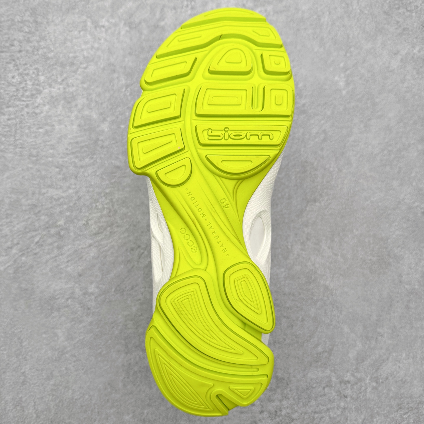 图片[9]-ECCO爱步跑步鞋百搭舒适 秋冬新款厚底休闲运动鞋男鞋 灵动系列 黄景瑜同款 品质牛皮鞋面，轻盈柔韧 具有良好的透气性 细腻柔软 简约系带设计 可自由调节松紧 贴合脚型 PU泡沫橡胶大底 抓地力强 具有良好的防滑耐磨性 时尚简约 休闲百搭 尺码：38 39 40 41 42 43 44 （皮鞋码）-选品中心